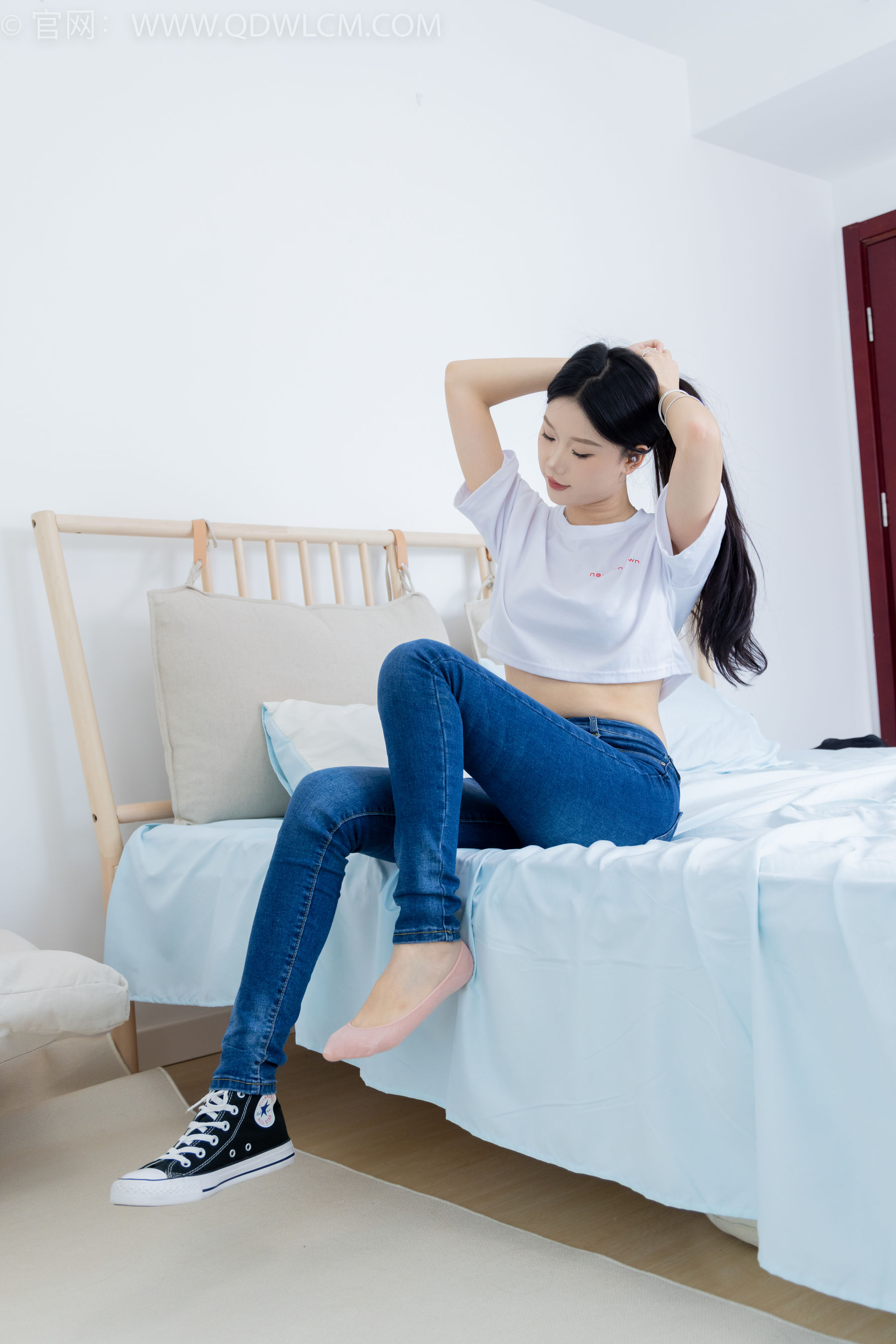 物恋传媒 No.2293 小竹 - 匡威帆布鞋、粉色船袜、肚子疼揉肚子剧情/(160P)