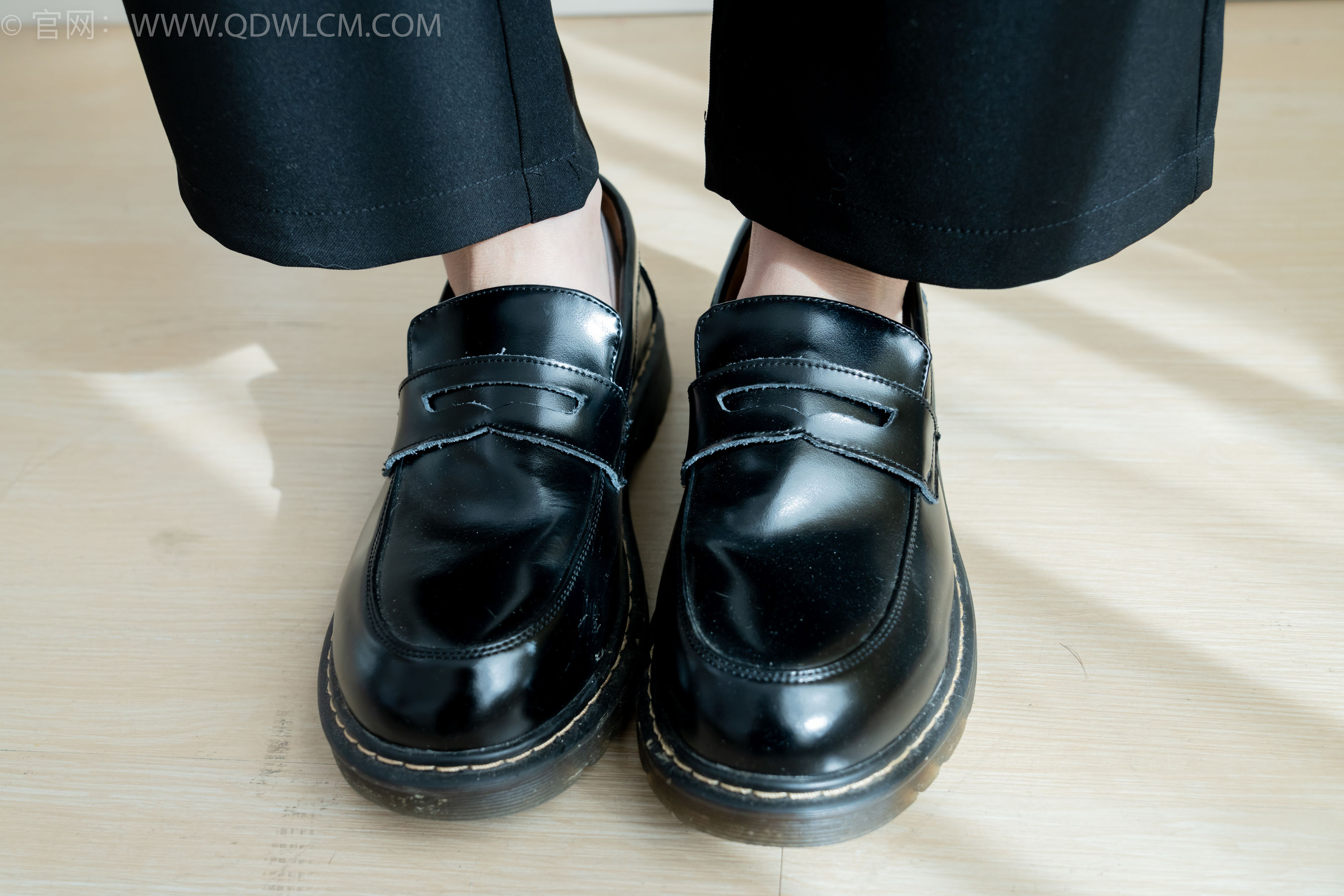 物恋传媒 No.2290 茯苓 - 板鞋、皮鞋、白船袜、黑棉袜、皮筋绑脚老头乐挠脚剧情/(230P)