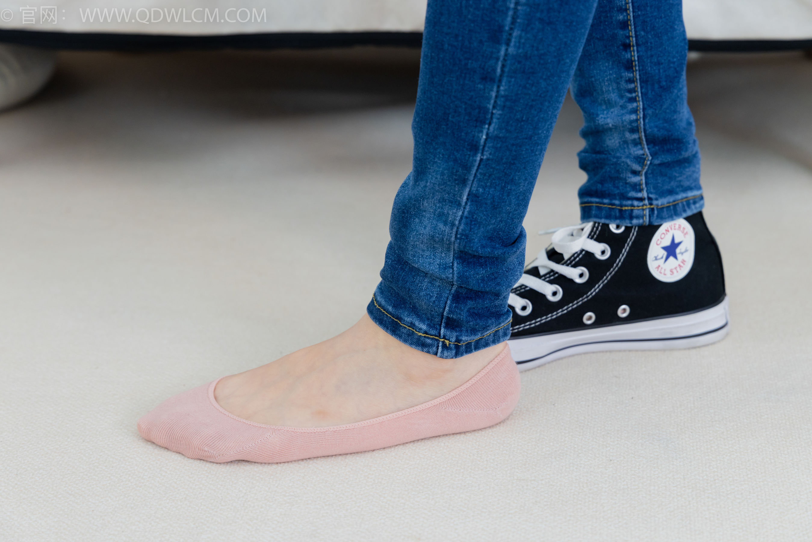 物恋传媒 No.2293 小竹 - 匡威帆布鞋、粉色船袜、肚子疼揉肚子剧情/(160P)