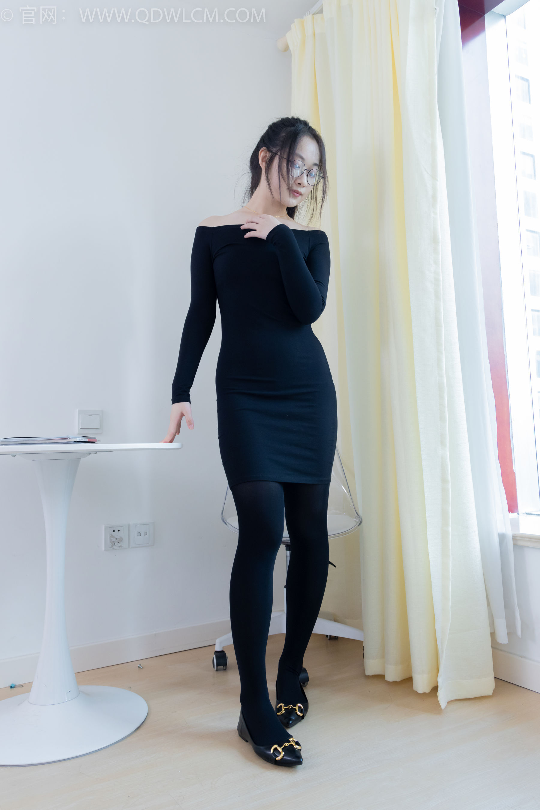 物恋传媒 No.2294 小新 - 平底鞋、厚黑丝、裸足/(150P)