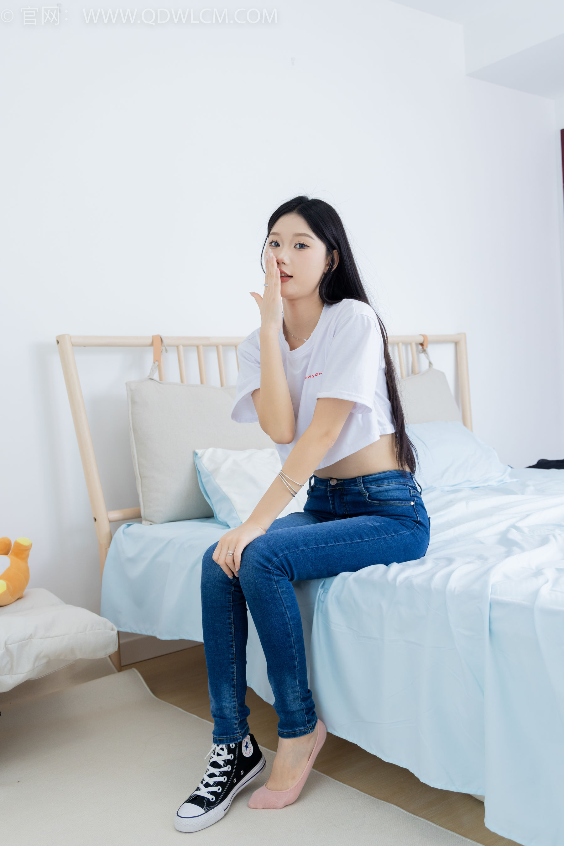 物恋传媒 No.2293 小竹 - 匡威帆布鞋、粉色船袜、肚子疼揉肚子剧情/(160P)