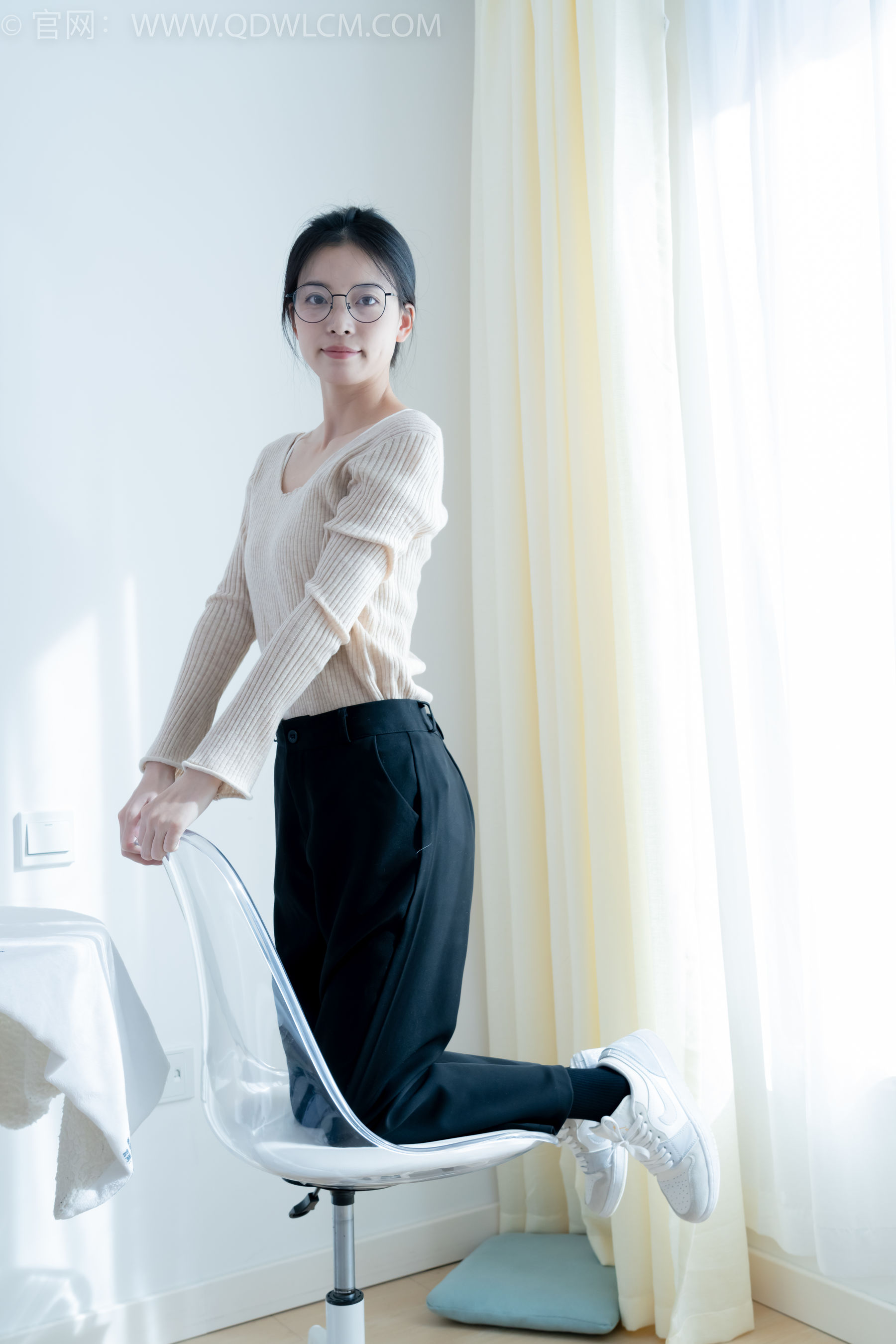 物恋传媒 No.2290 茯苓 - 板鞋、皮鞋、白船袜、黑棉袜、皮筋绑脚老头乐挠脚剧情/(230P)