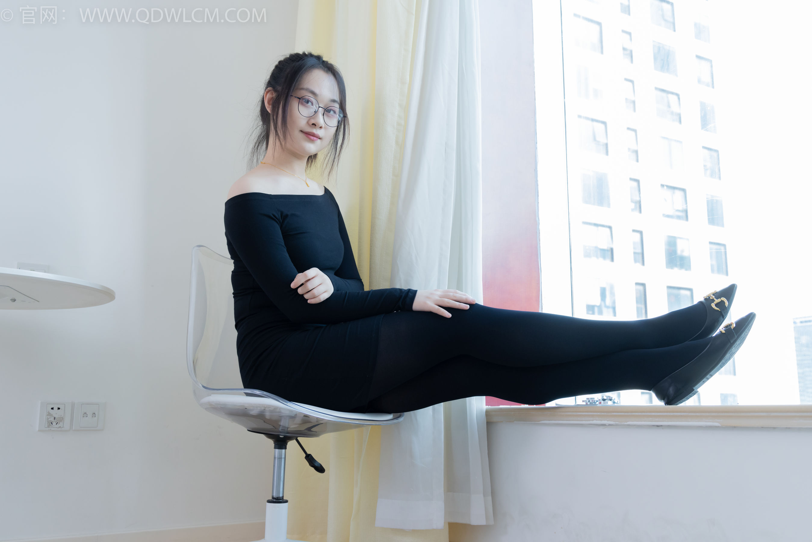 物恋传媒 No.2294 小新 - 平底鞋、厚黑丝、裸足/(150P)