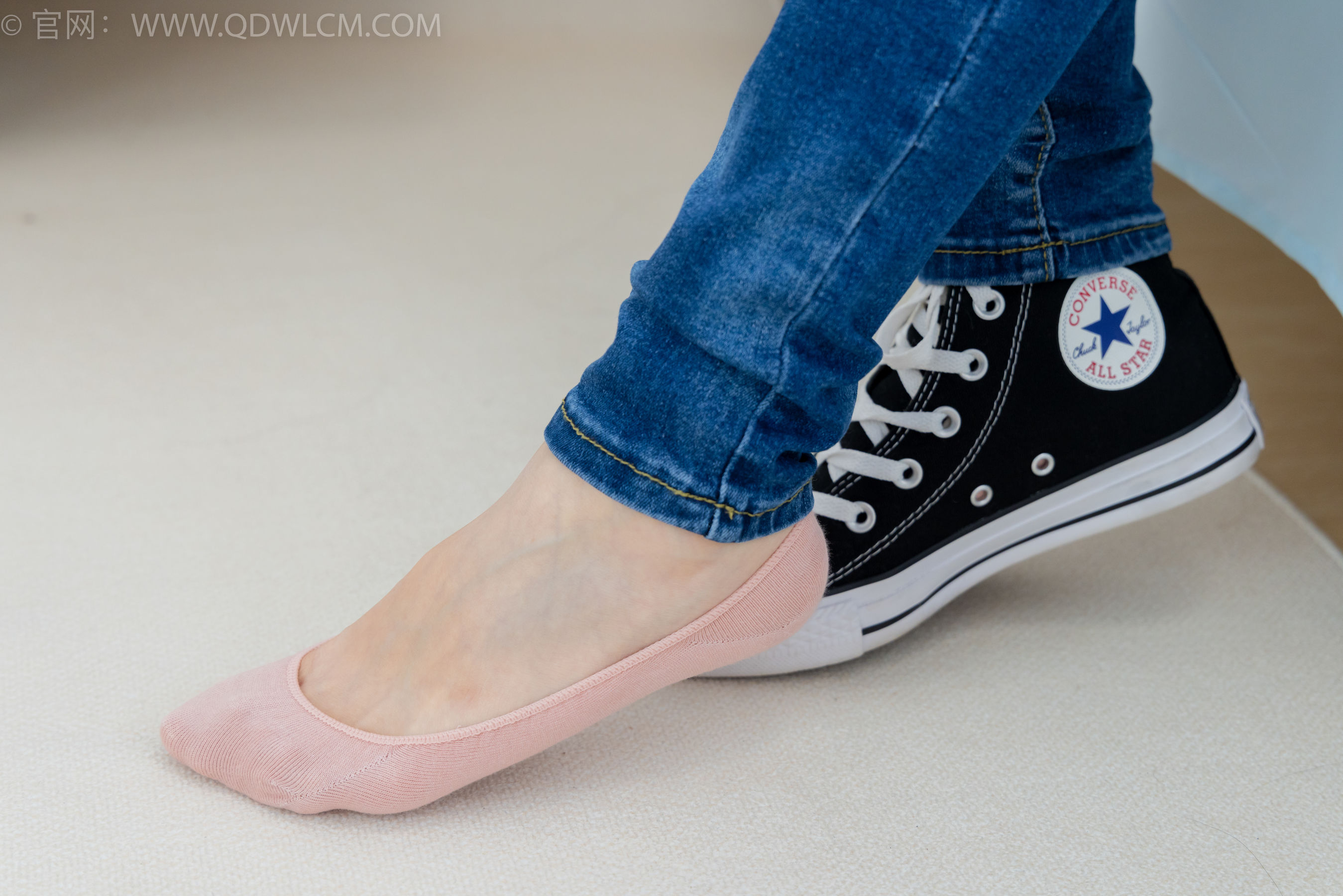 物恋传媒 No.2293 小竹 - 匡威帆布鞋、粉色船袜、肚子疼揉肚子剧情/(160P)