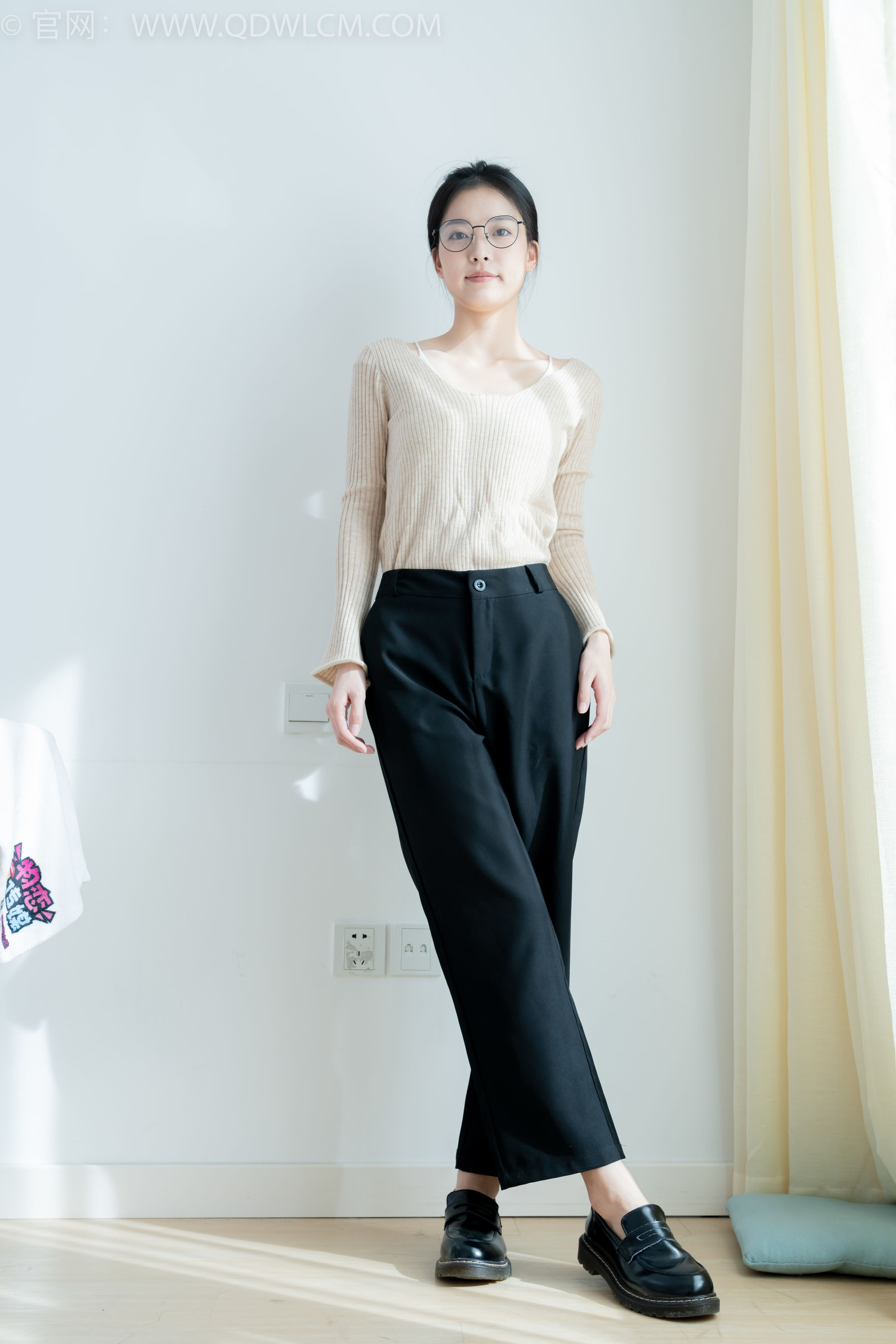 物恋传媒 No.2290 茯苓 - 板鞋、皮鞋、白船袜、黑棉袜、皮筋绑脚老头乐挠脚剧情/(230P)