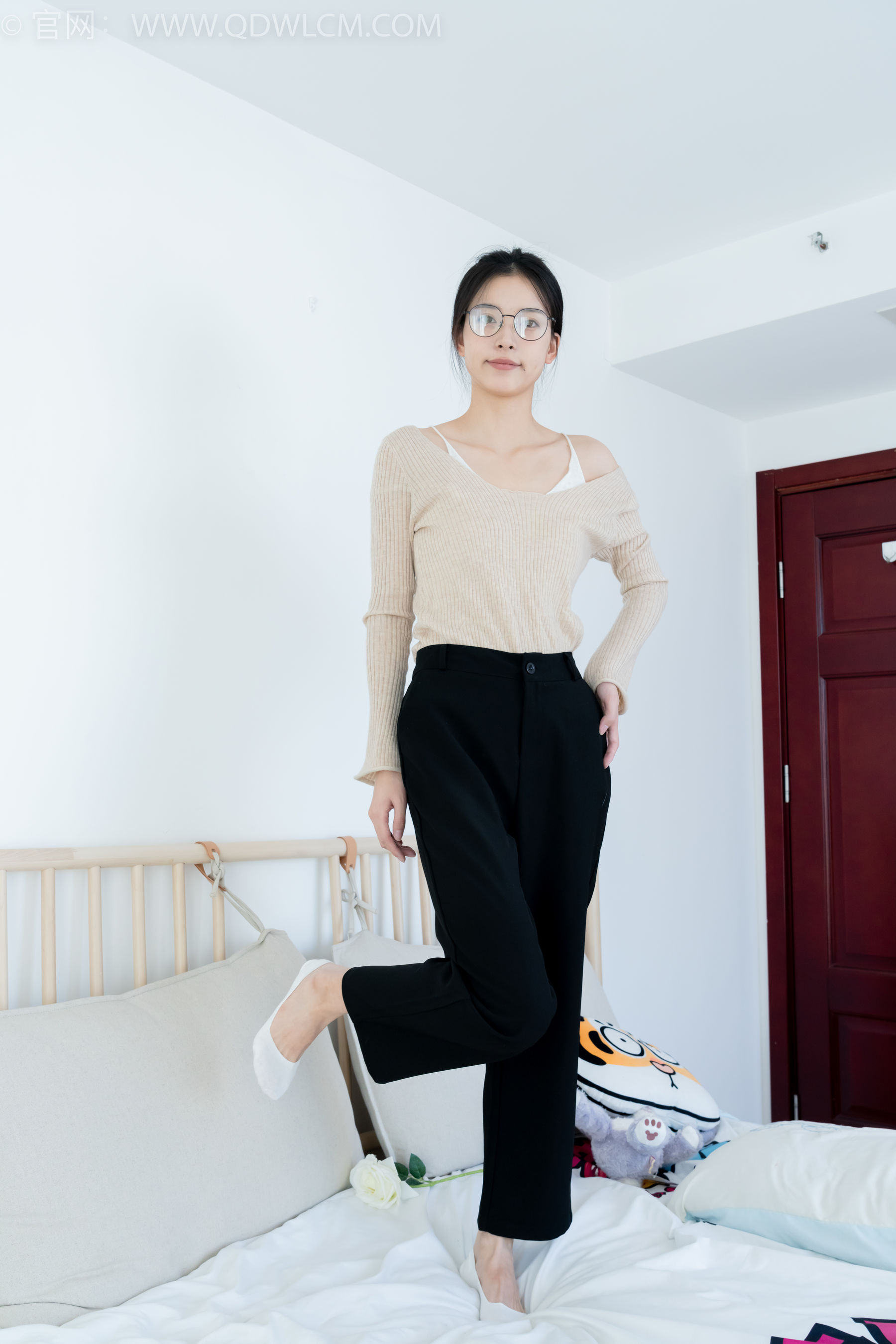 物恋传媒 No.2290 茯苓 - 板鞋、皮鞋、白船袜、黑棉袜、皮筋绑脚老头乐挠脚剧情/(230P)