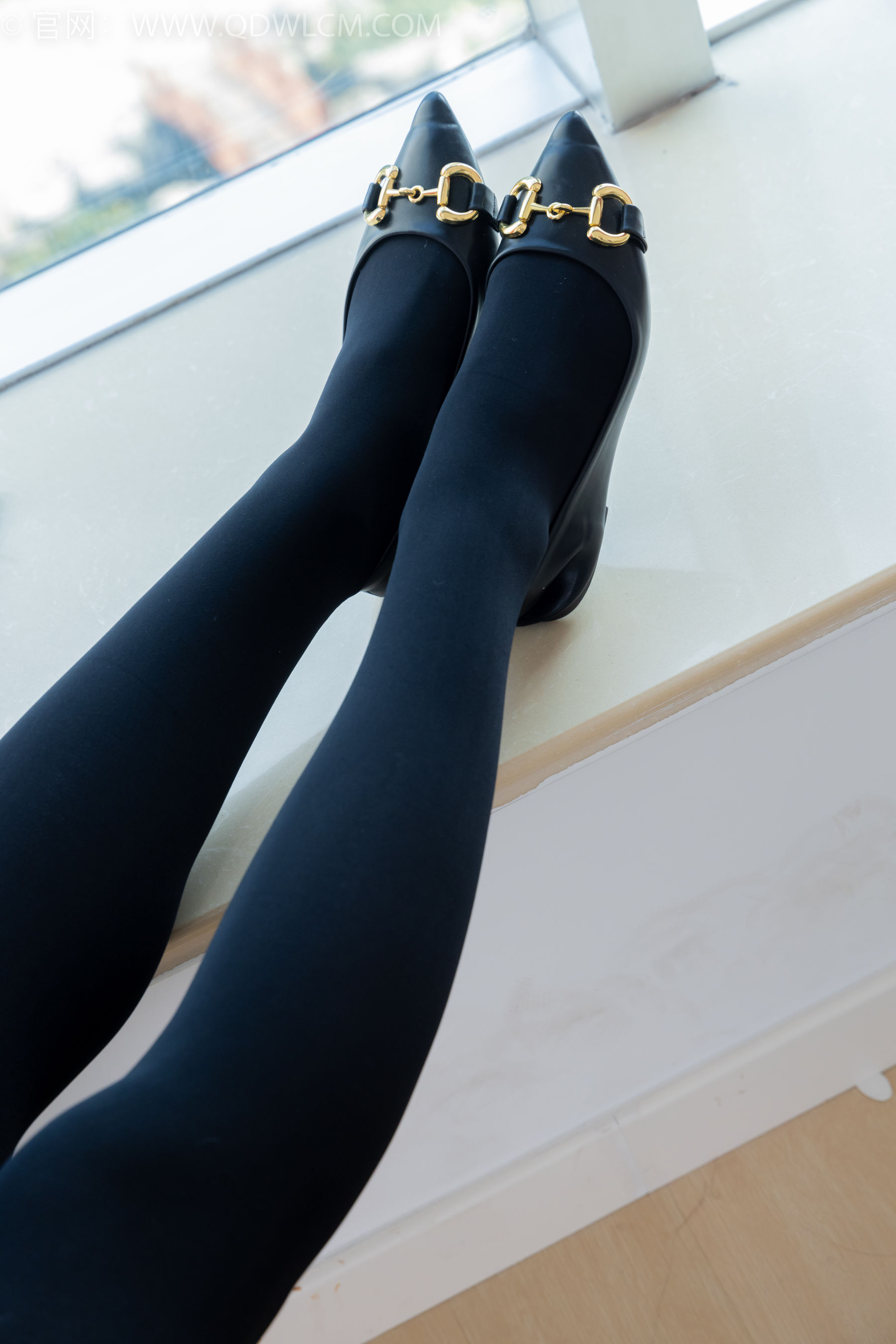 物恋传媒 No.2294 小新 - 平底鞋、厚黑丝、裸足/(150P)