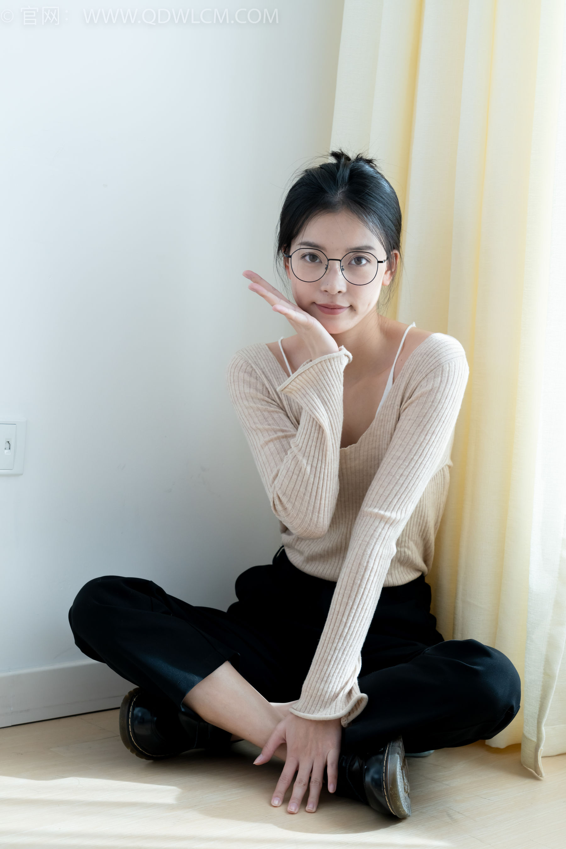 物恋传媒 No.2290 茯苓 - 板鞋、皮鞋、白船袜、黑棉袜、皮筋绑脚老头乐挠脚剧情/(230P)