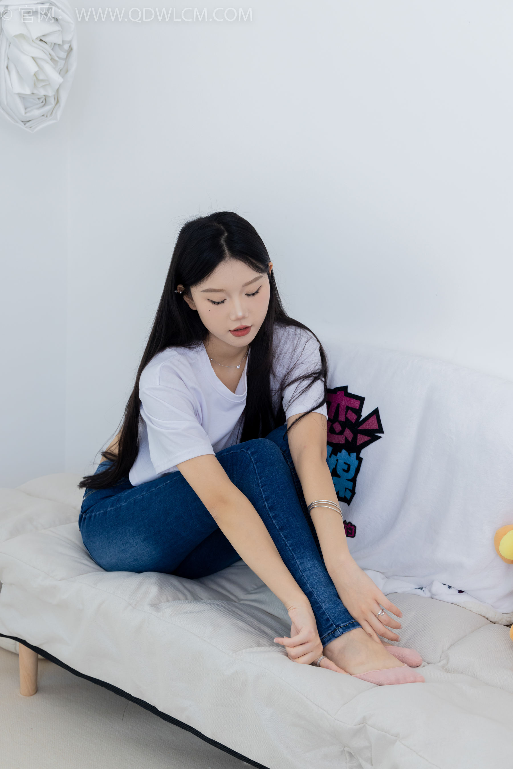 物恋传媒 No.2293 小竹 - 匡威帆布鞋、粉色船袜、肚子疼揉肚子剧情/(160P)