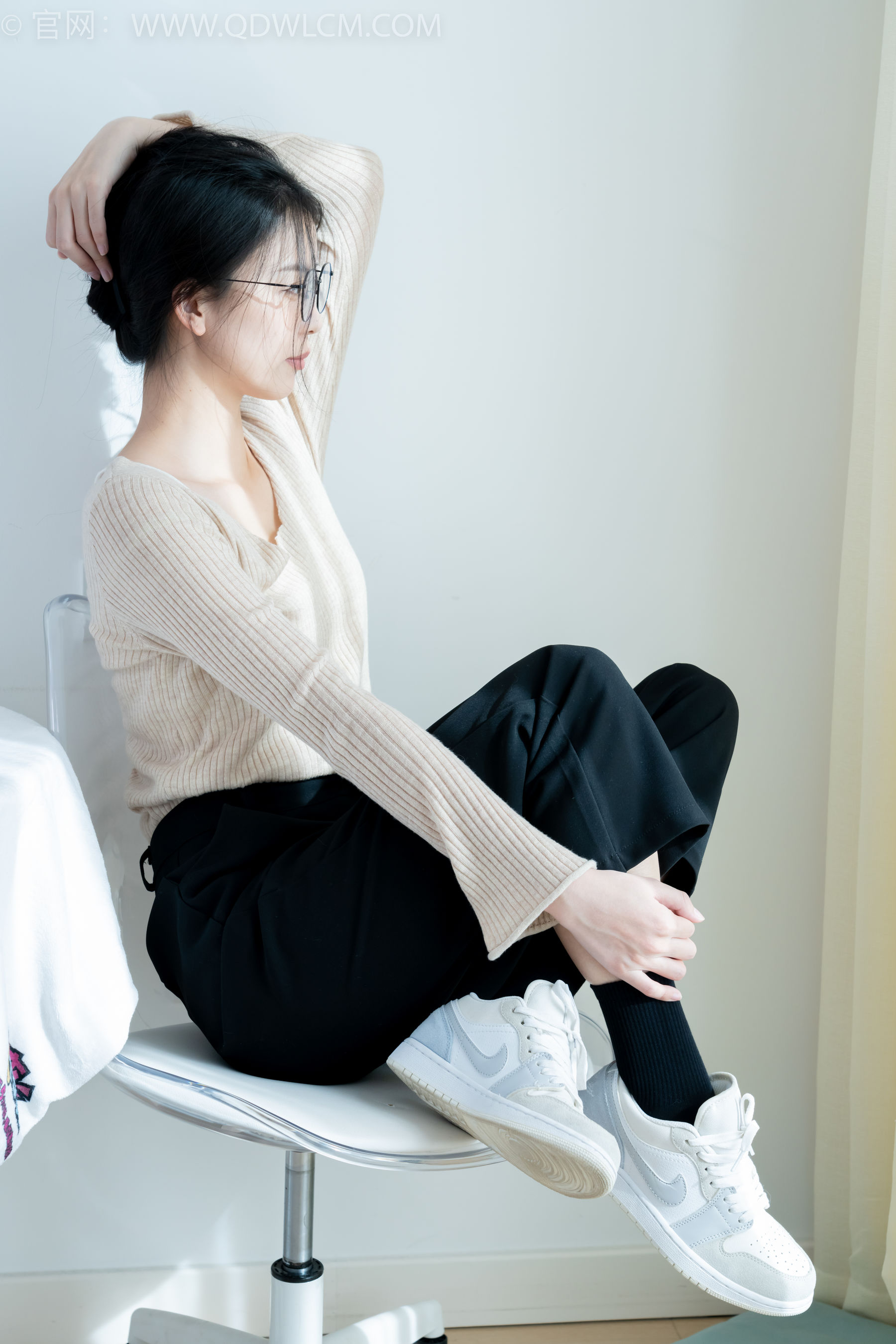 物恋传媒 No.2290 茯苓 - 板鞋、皮鞋、白船袜、黑棉袜、皮筋绑脚老头乐挠脚剧情/(230P)