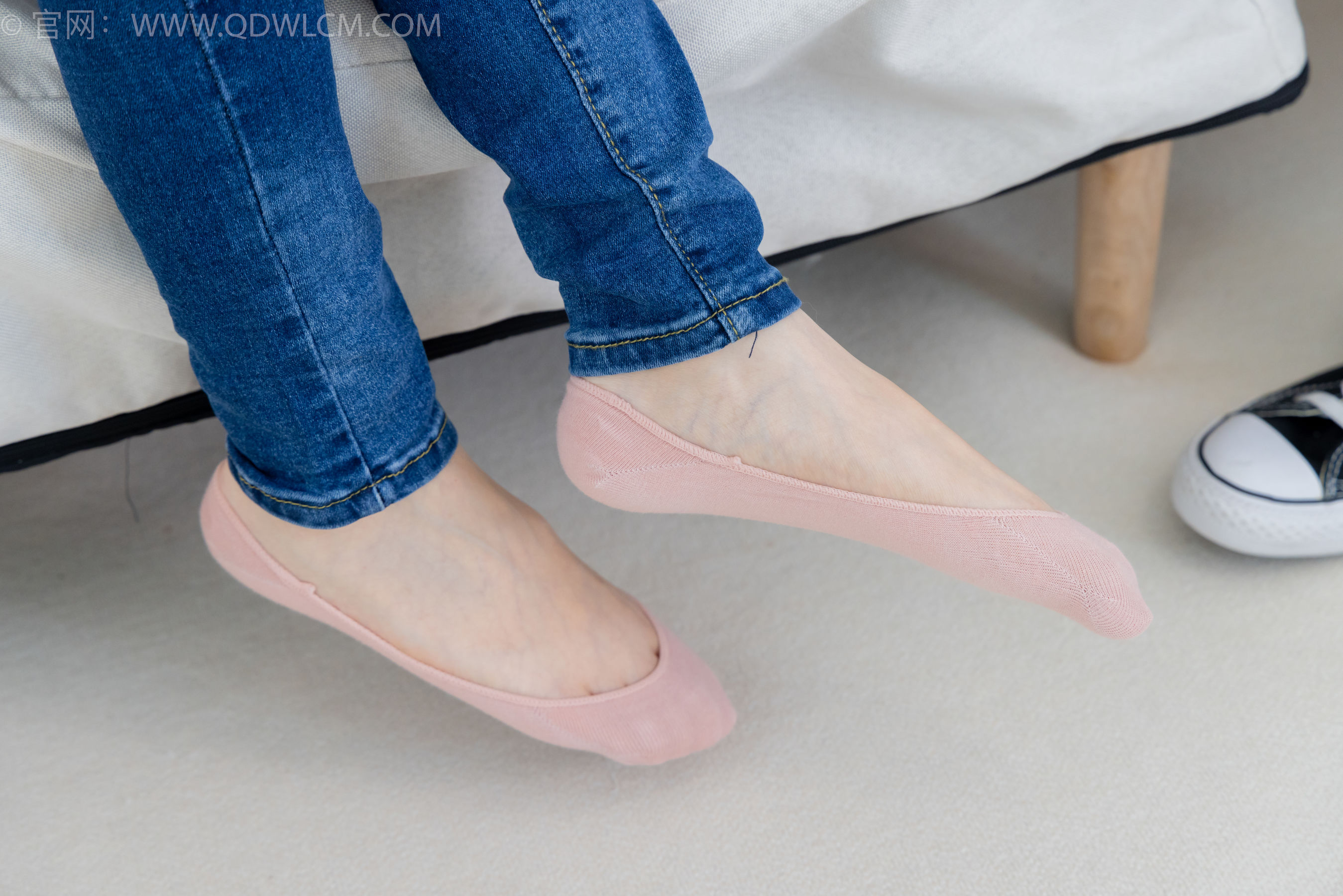 物恋传媒 No.2293 小竹 - 匡威帆布鞋、粉色船袜、肚子疼揉肚子剧情/(160P)