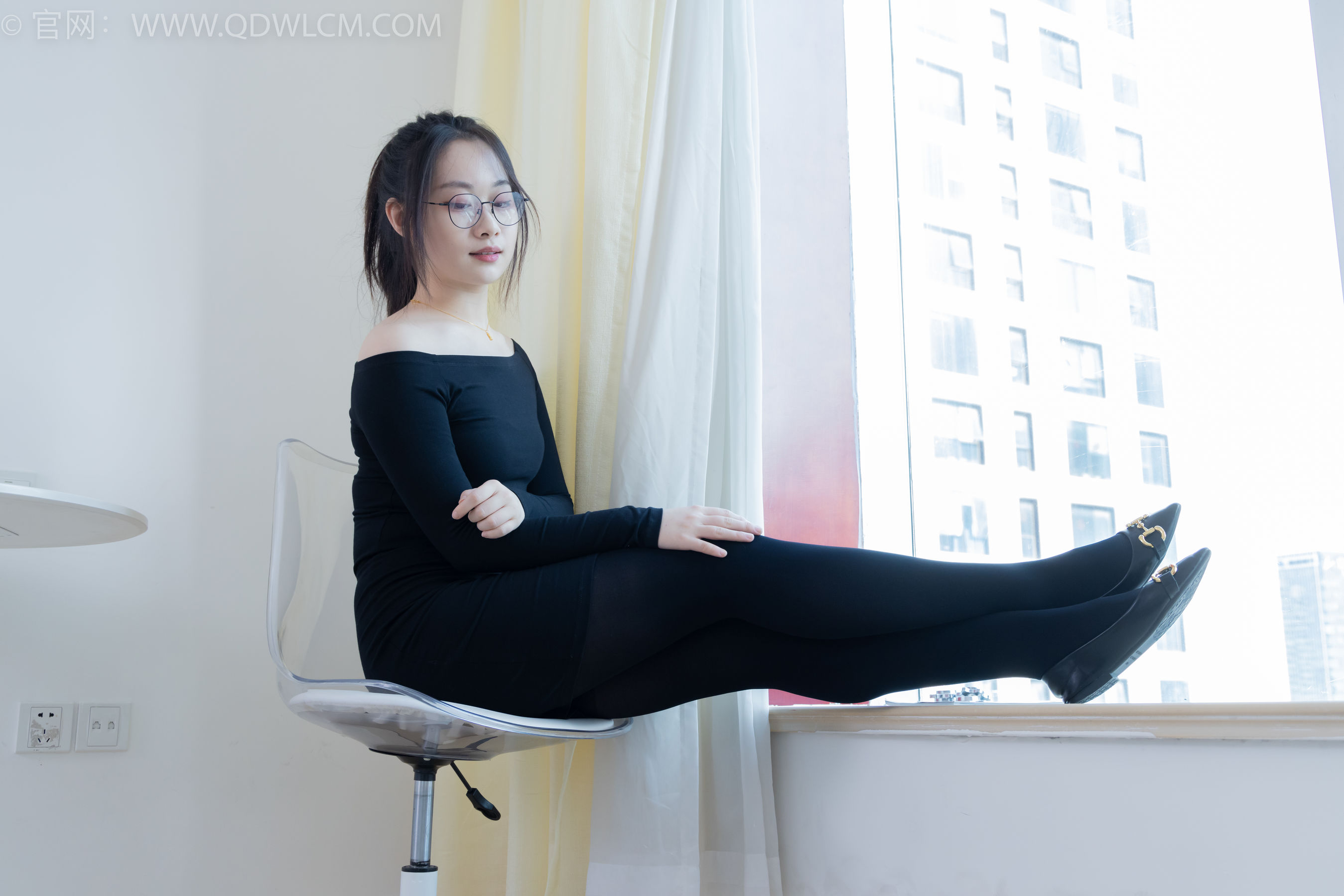 物恋传媒 No.2294 小新 - 平底鞋、厚黑丝、裸足/(150P)