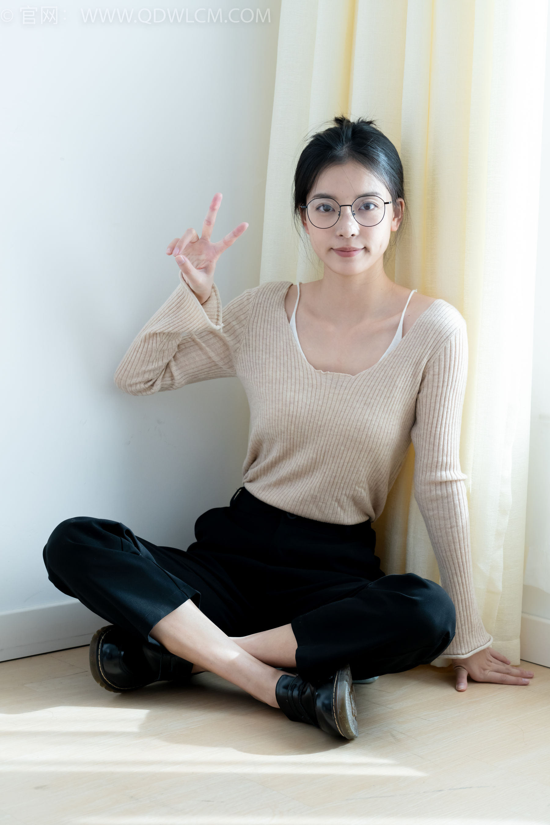 物恋传媒 No.2290 茯苓 - 板鞋、皮鞋、白船袜、黑棉袜、皮筋绑脚老头乐挠脚剧情/(230P)