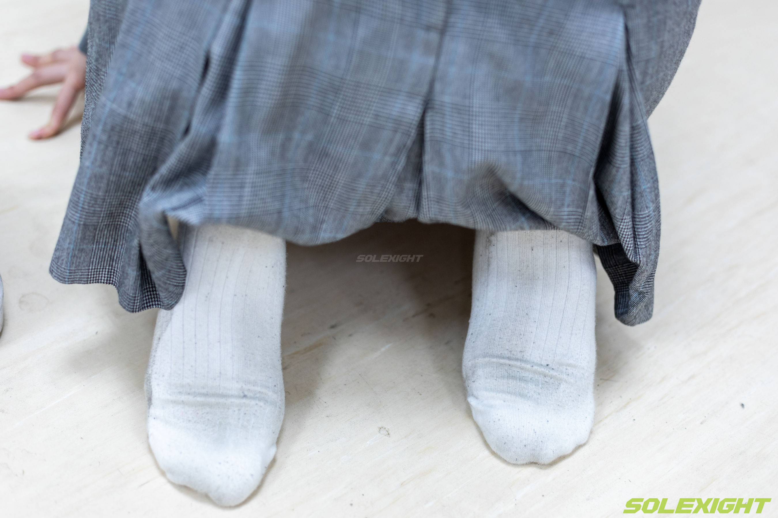 台湾solexight足控福利 - Dora 脏臭白袜 丝袜 臭鞋/(90P)