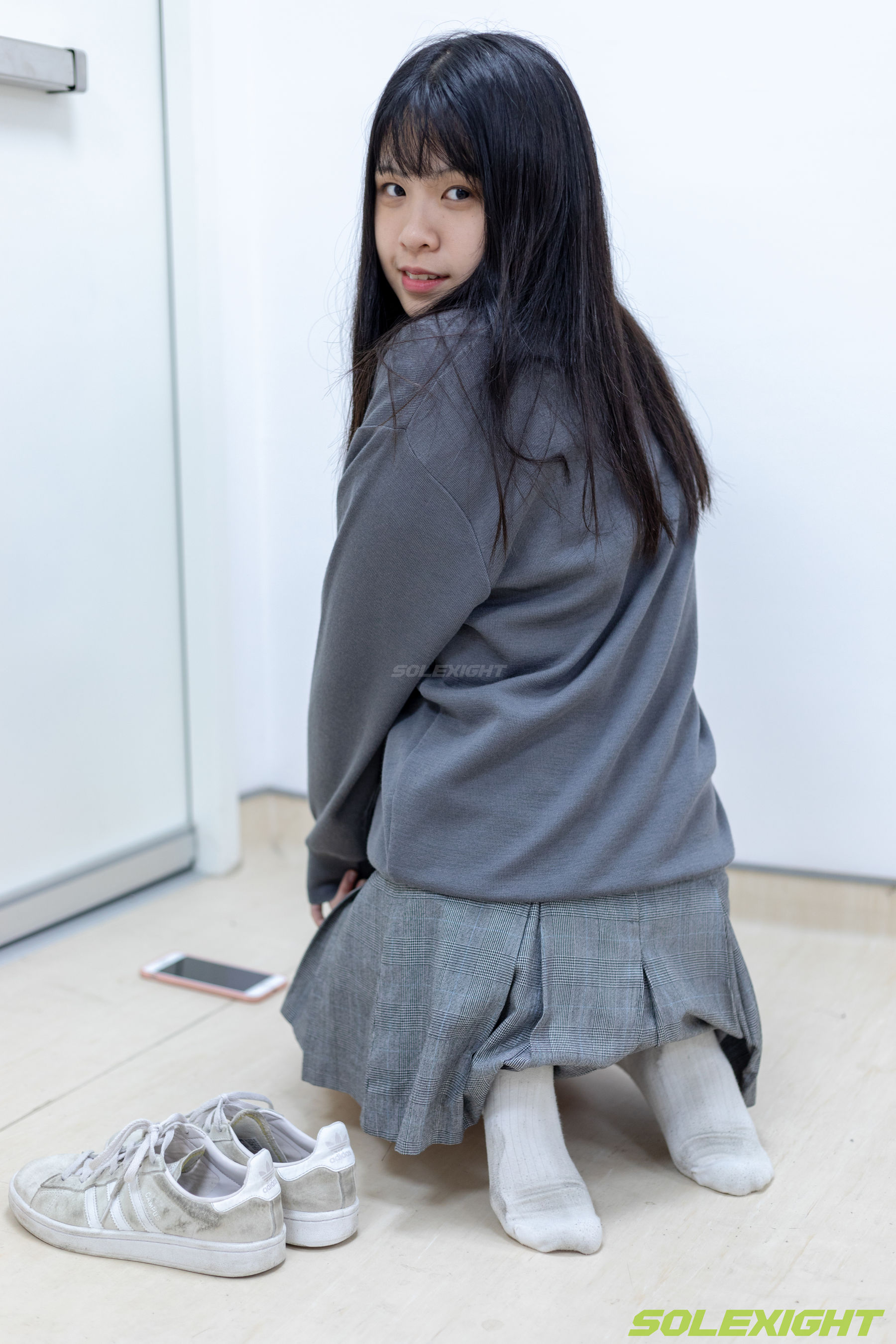 台湾solexight足控福利 - Dora 脏臭白袜 丝袜 臭鞋/(90P)