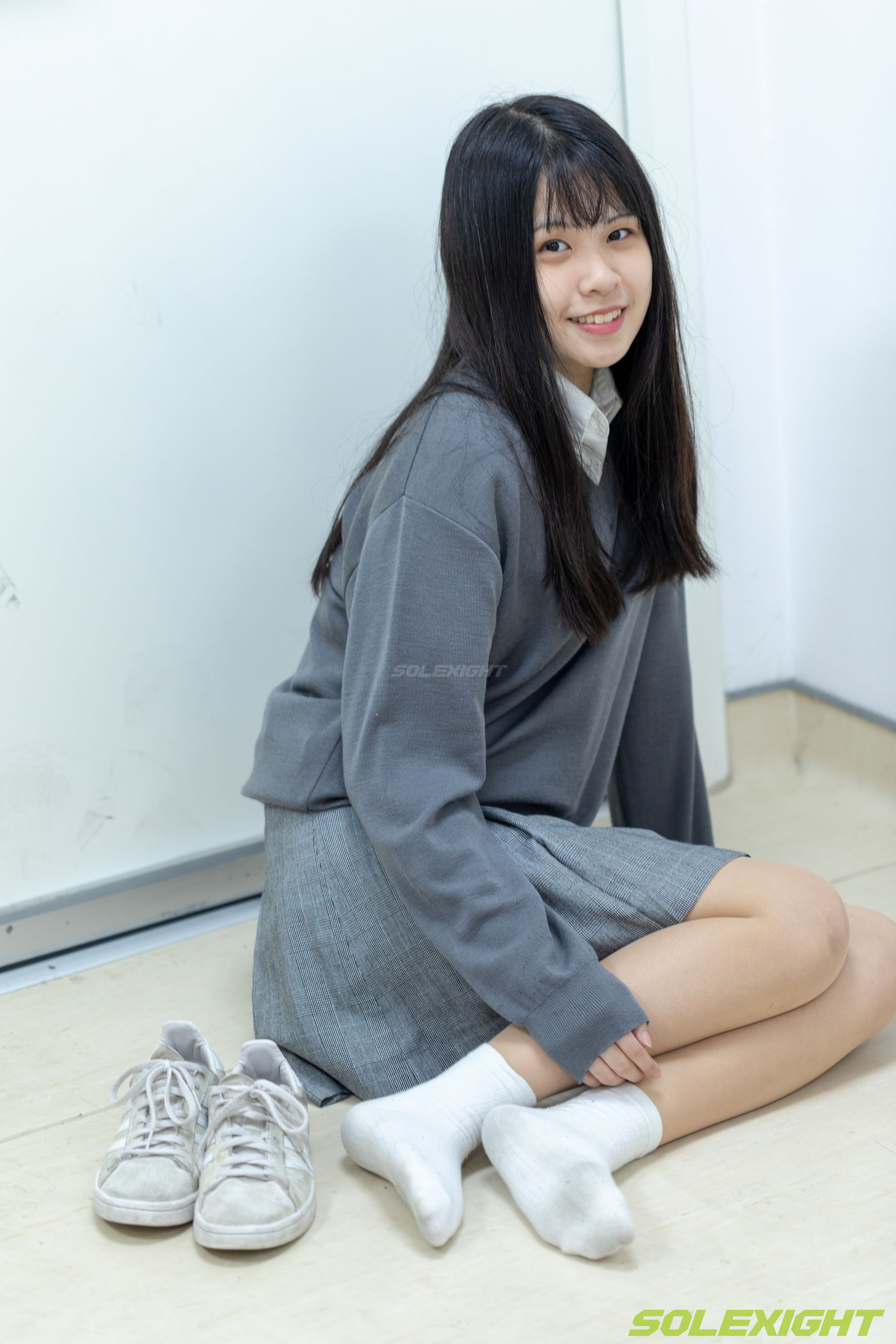 台湾solexight足控福利 - Dora 脏臭白袜 丝袜 臭鞋/(90P)