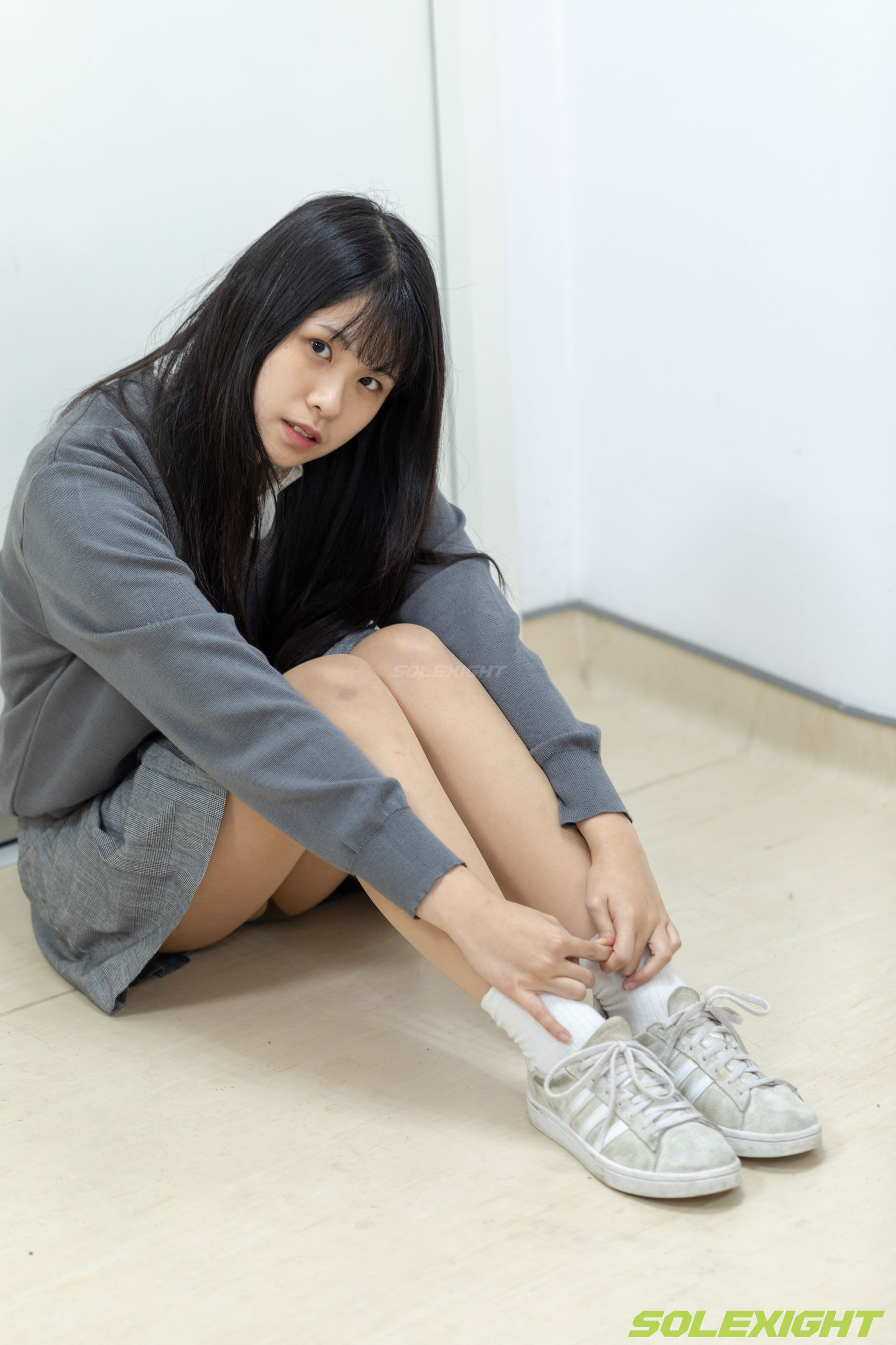 台湾solexight足控福利 - Dora 脏臭白袜 丝袜 臭鞋/(90P)