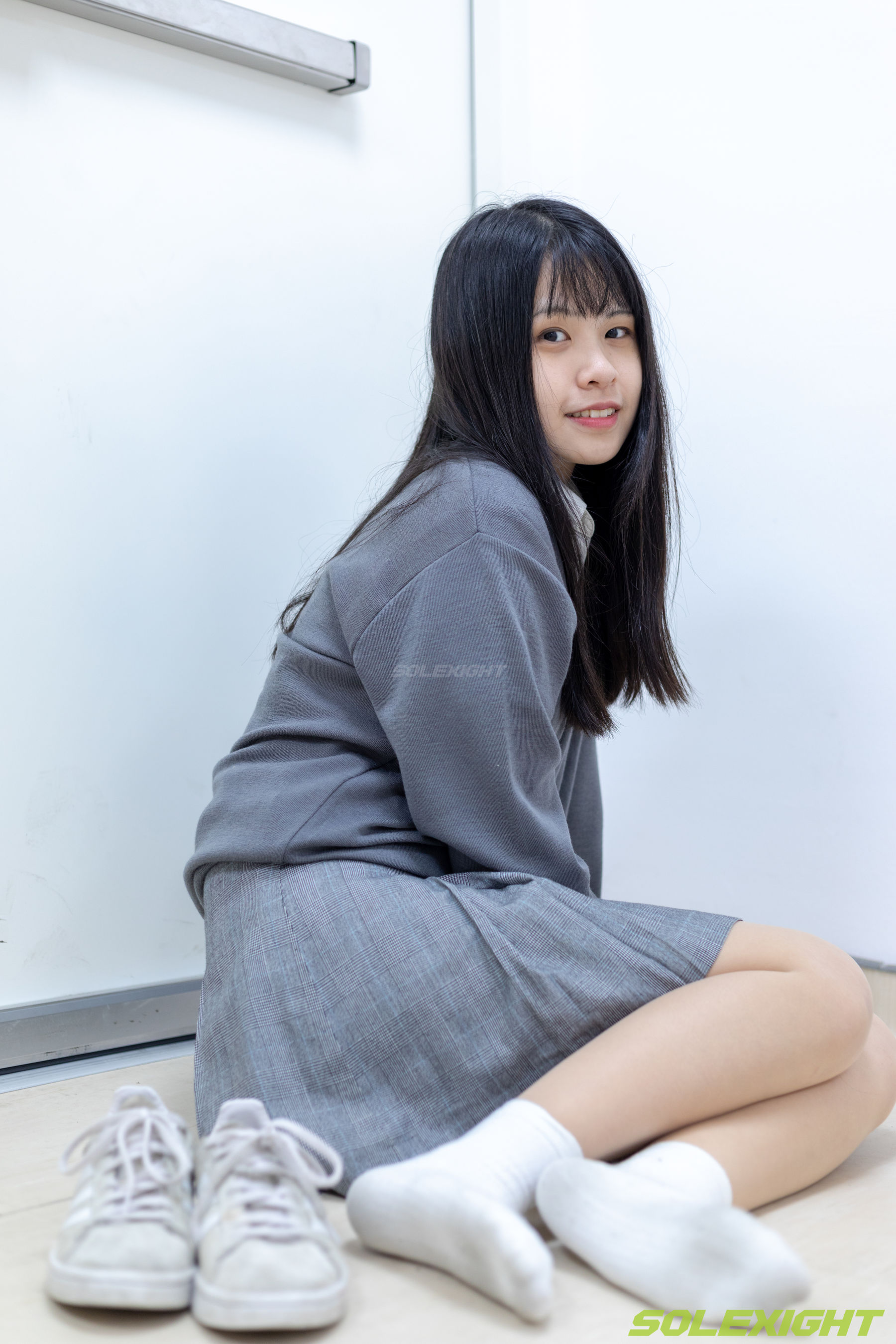 台湾solexight足控福利 - Dora 脏臭白袜 丝袜 臭鞋/(90P)