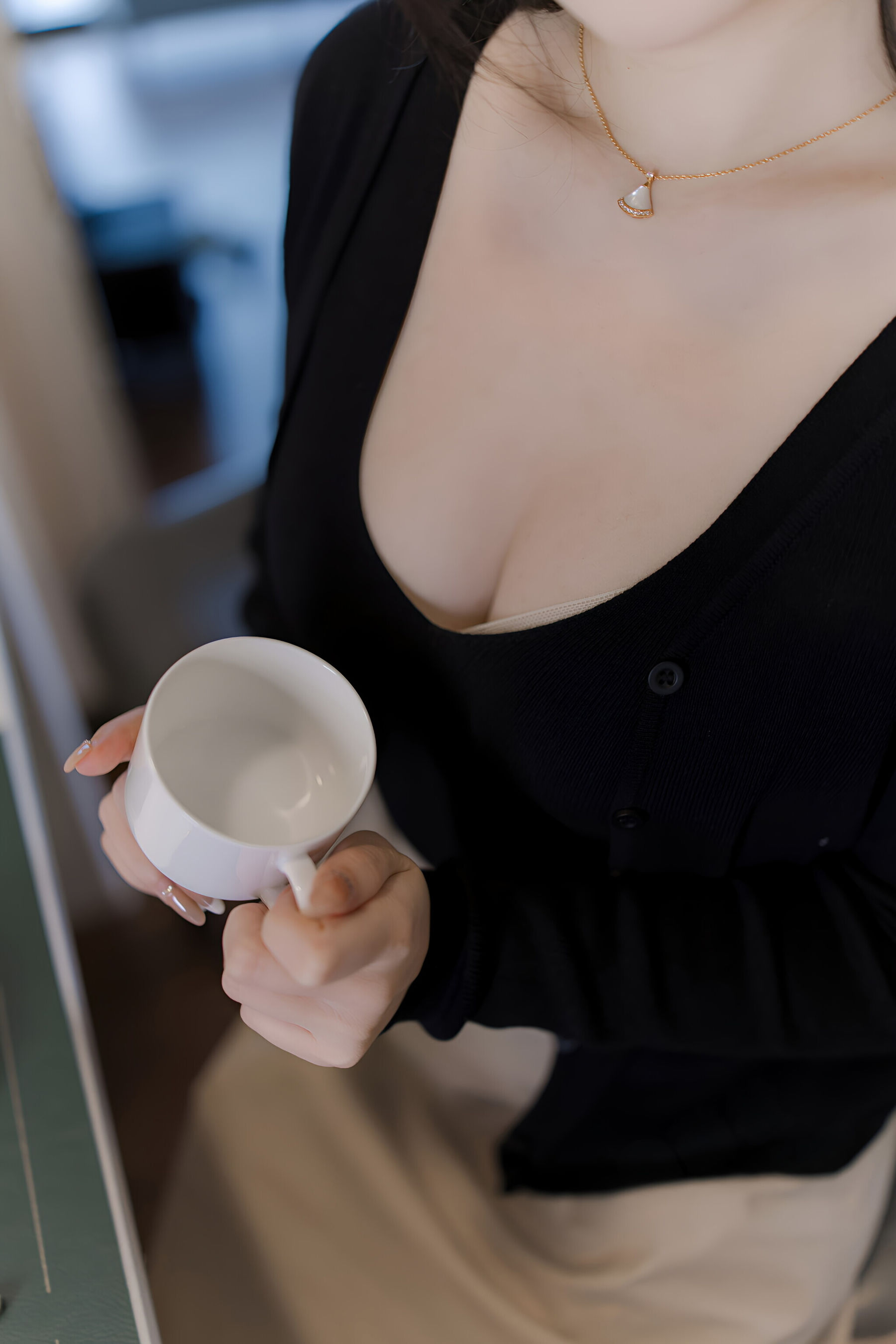 动漫博主 雪晴Astra - OL大姐姐/(86P)