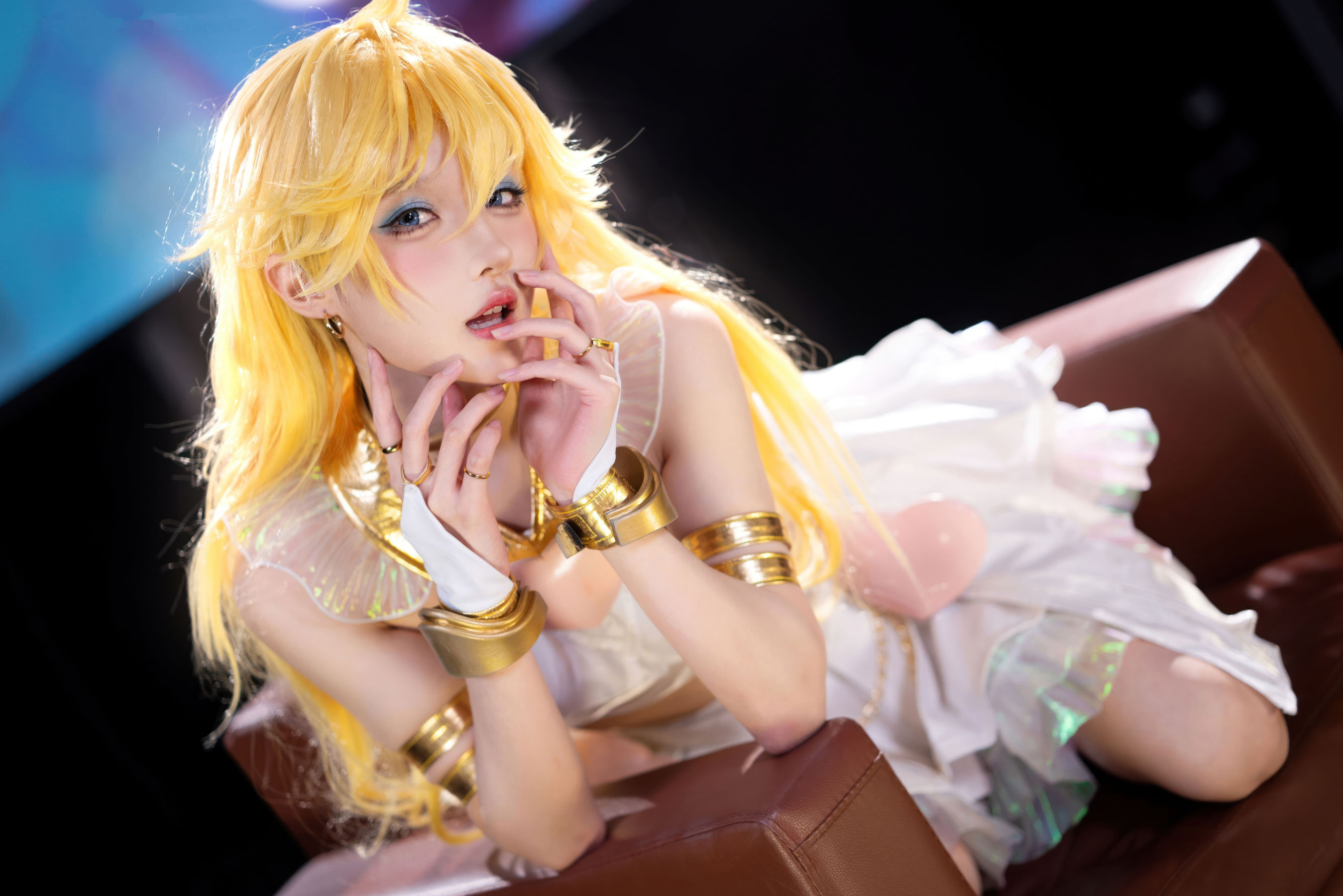 动漫博主 阿包也是兔娘&苏苏苏Sofia - 吊带袜天使/(33P)