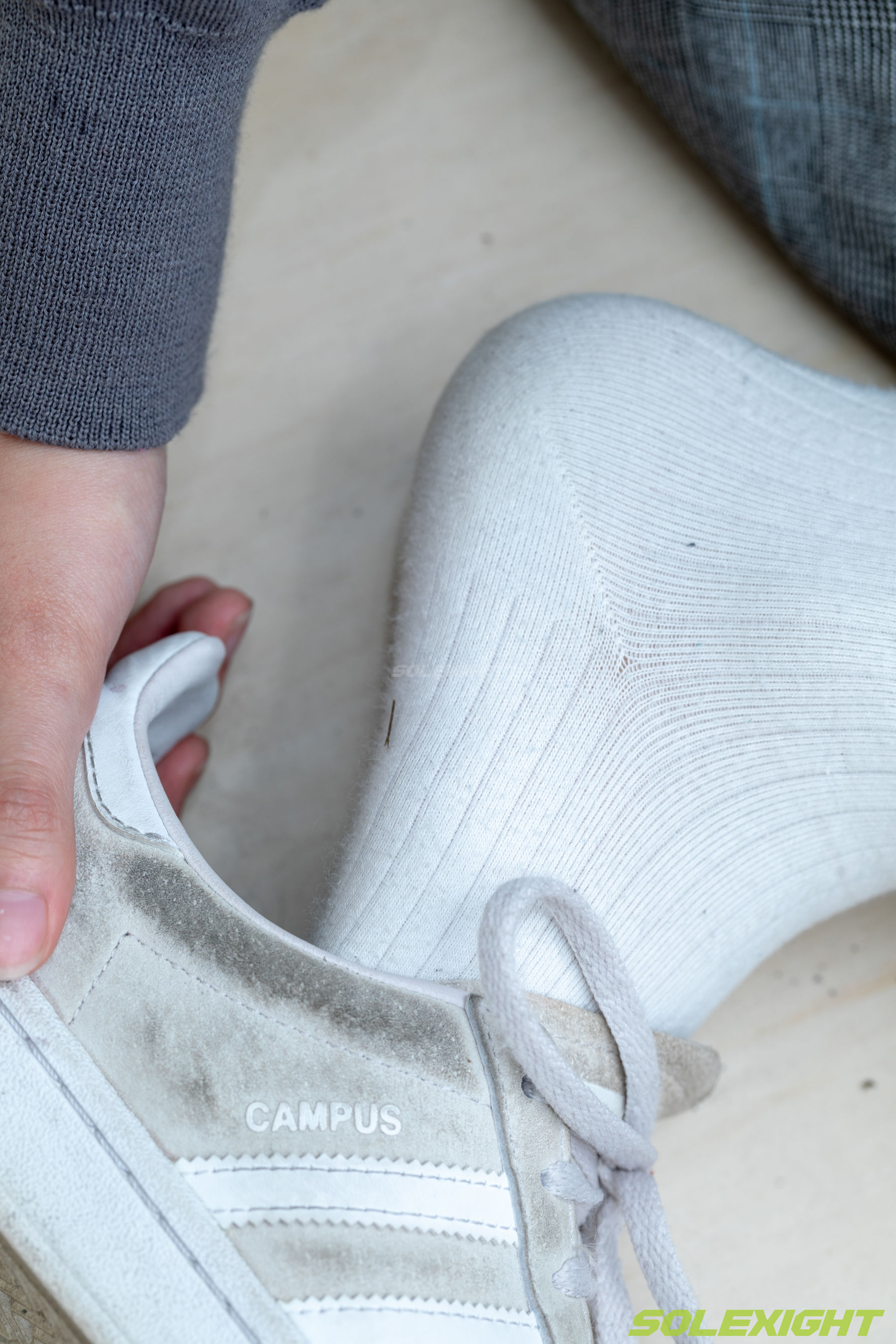 台湾solexight足控福利 - Dora 脏臭白袜 丝袜 臭鞋/(90P)