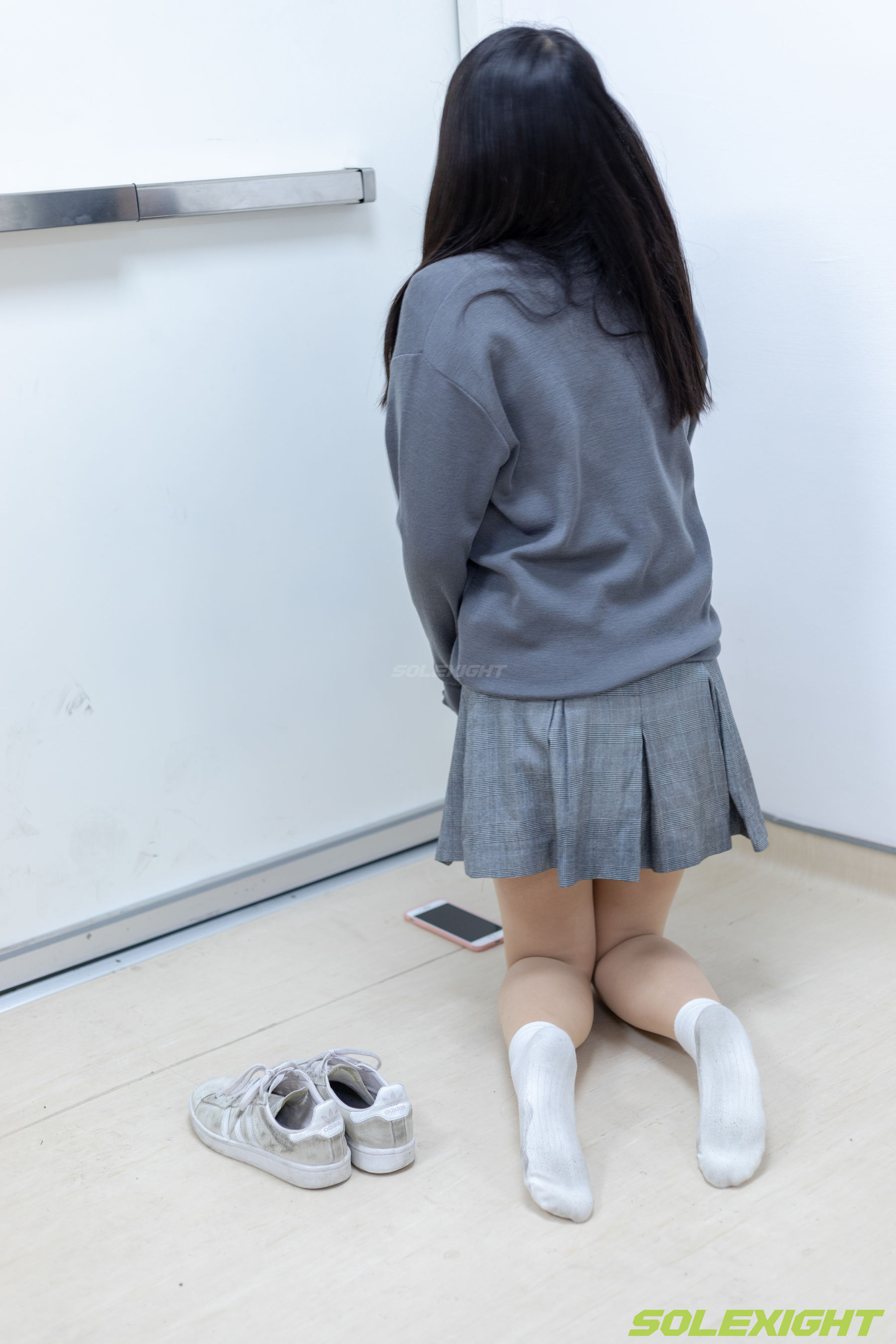 台湾solexight足控福利 - Dora 脏臭白袜 丝袜 臭鞋/(90P)