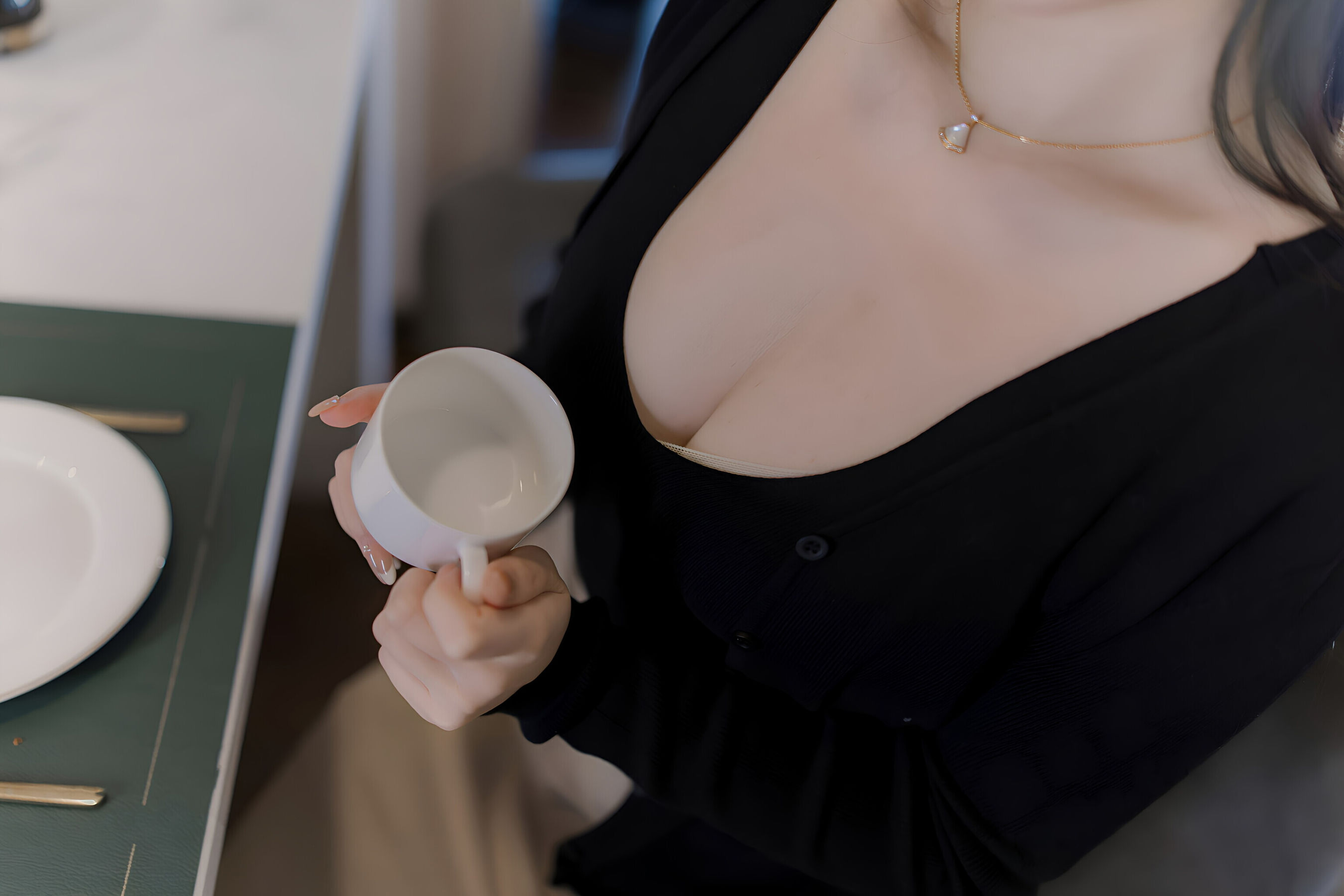 动漫博主 雪晴Astra - OL大姐姐/(86P)