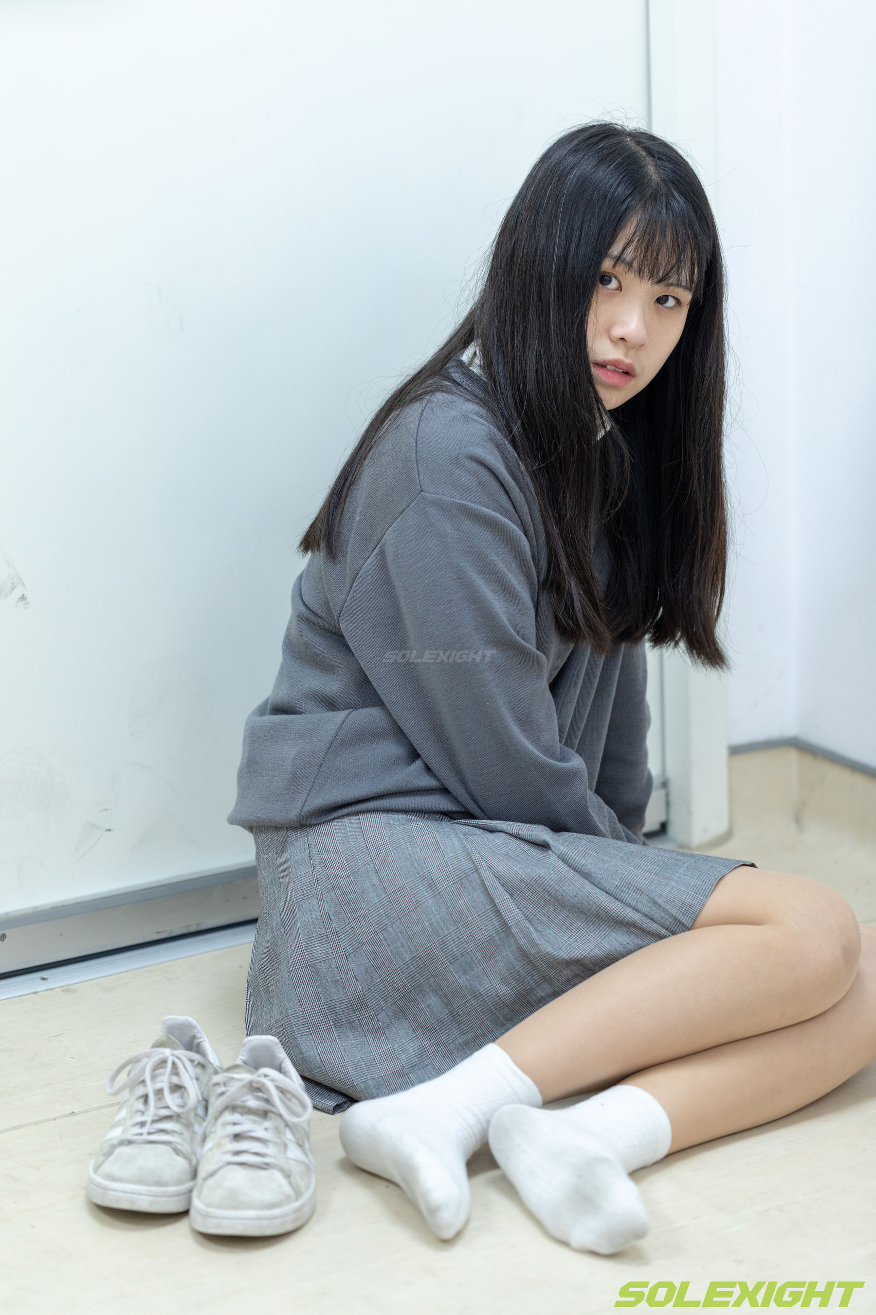 台湾solexight足控福利 - Dora 脏臭白袜 丝袜 臭鞋/(90P)