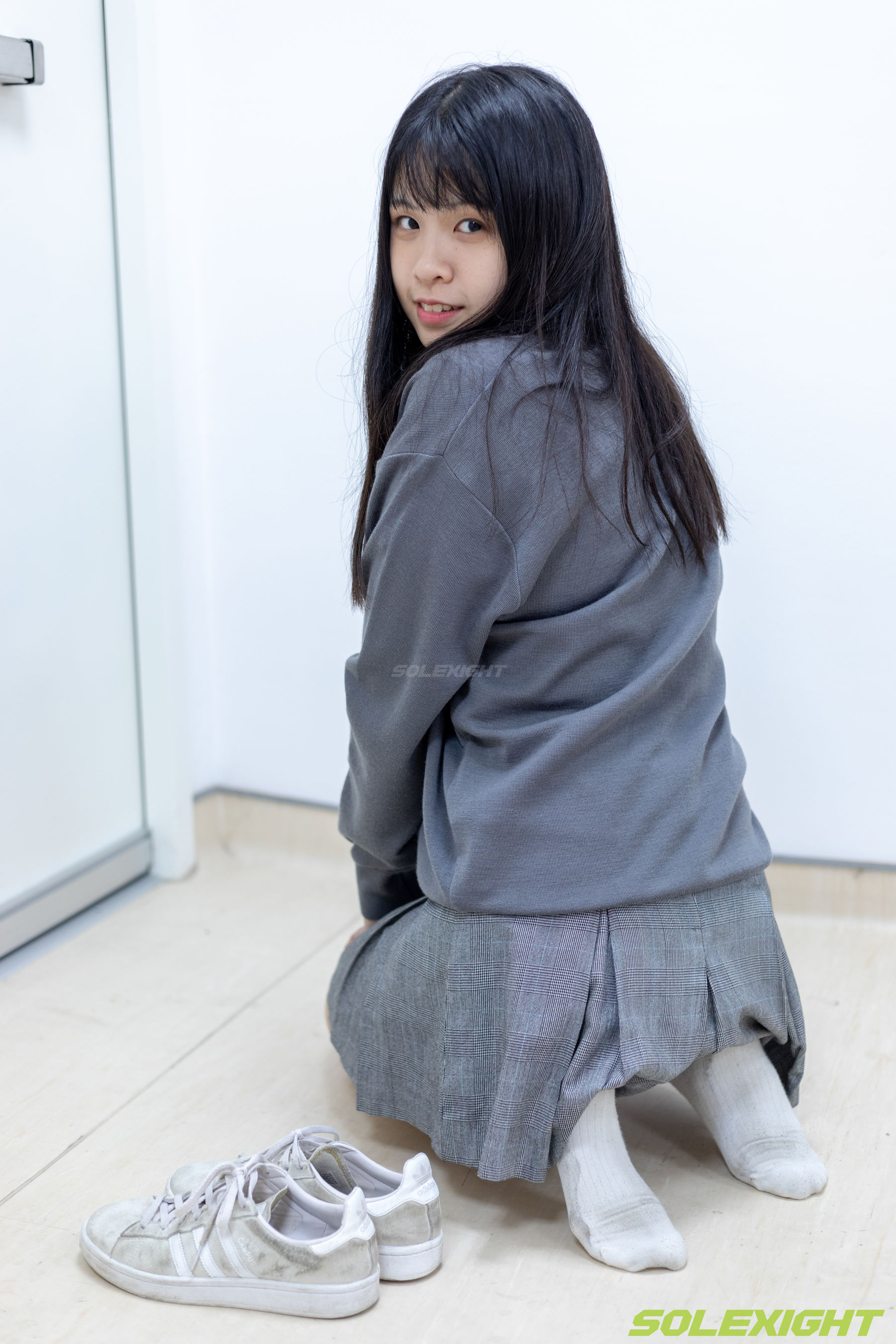 台湾solexight足控福利 - Dora 脏臭白袜 丝袜 臭鞋/(90P)