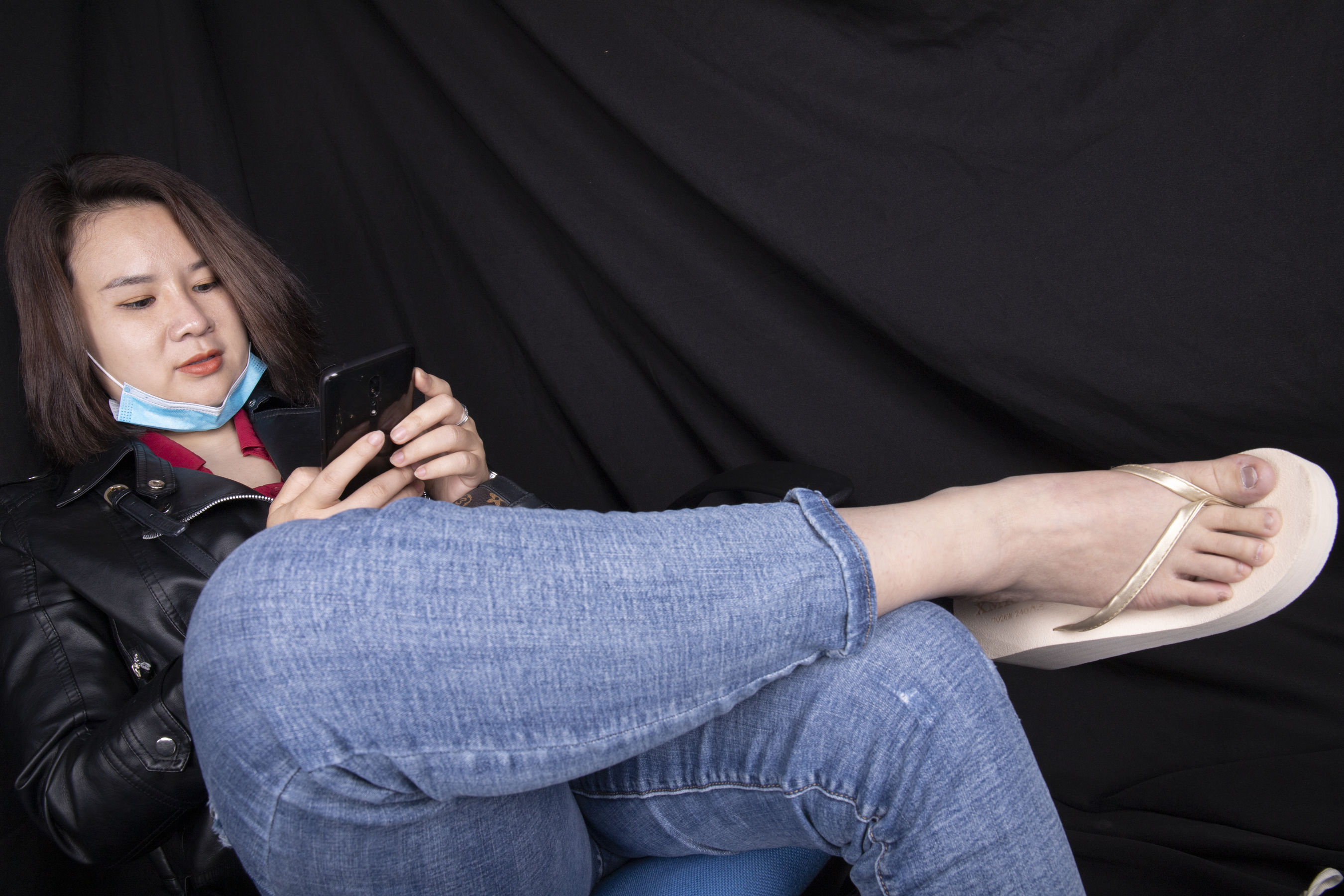 南国足艺 - 新模特熟女红姐性感美脚，玩鞋诱惑，超清晰的细节/(80P)