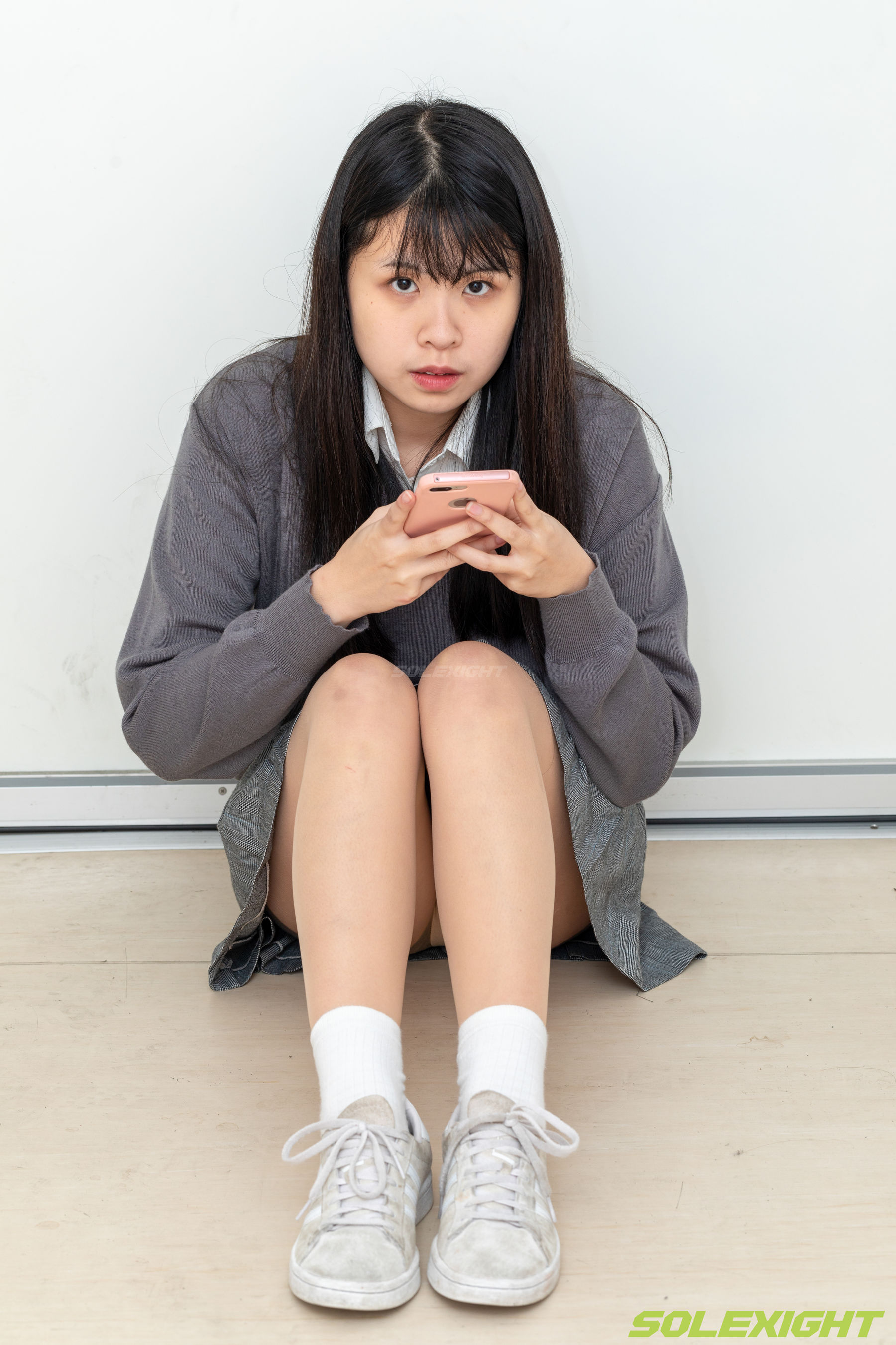 台湾solexight足控福利 - Dora 脏臭白袜 丝袜 臭鞋/(90P)