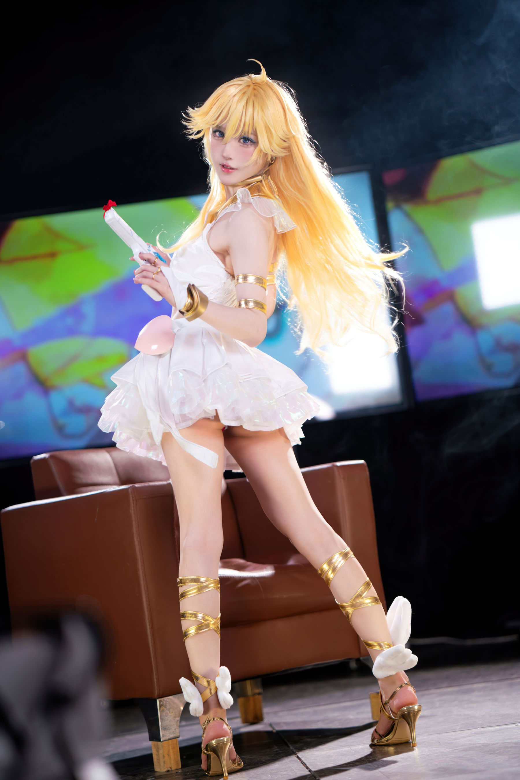 动漫博主 阿包也是兔娘&苏苏苏Sofia - 吊带袜天使/(33P)