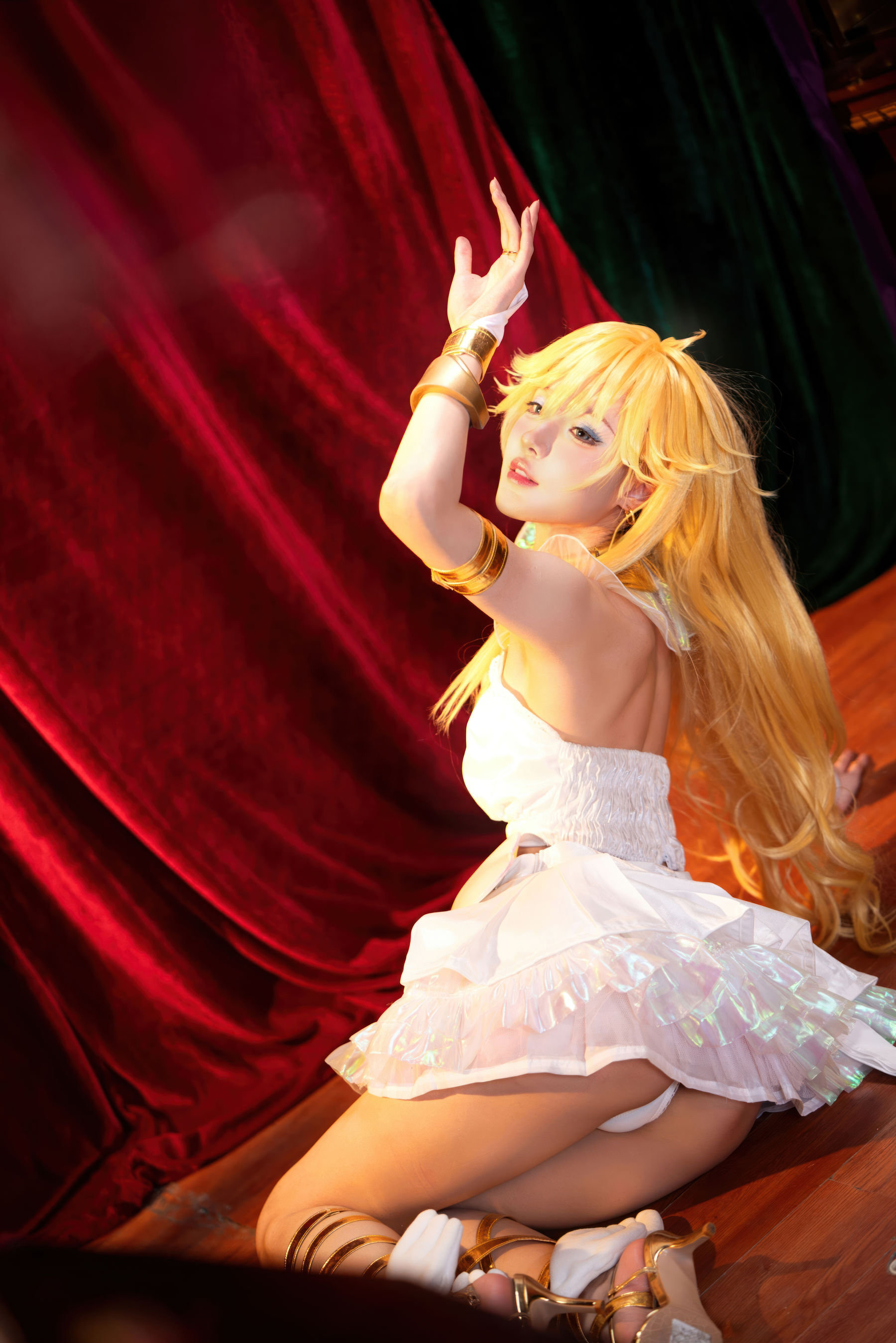 动漫博主 阿包也是兔娘&苏苏苏Sofia - 吊带袜天使/(33P)