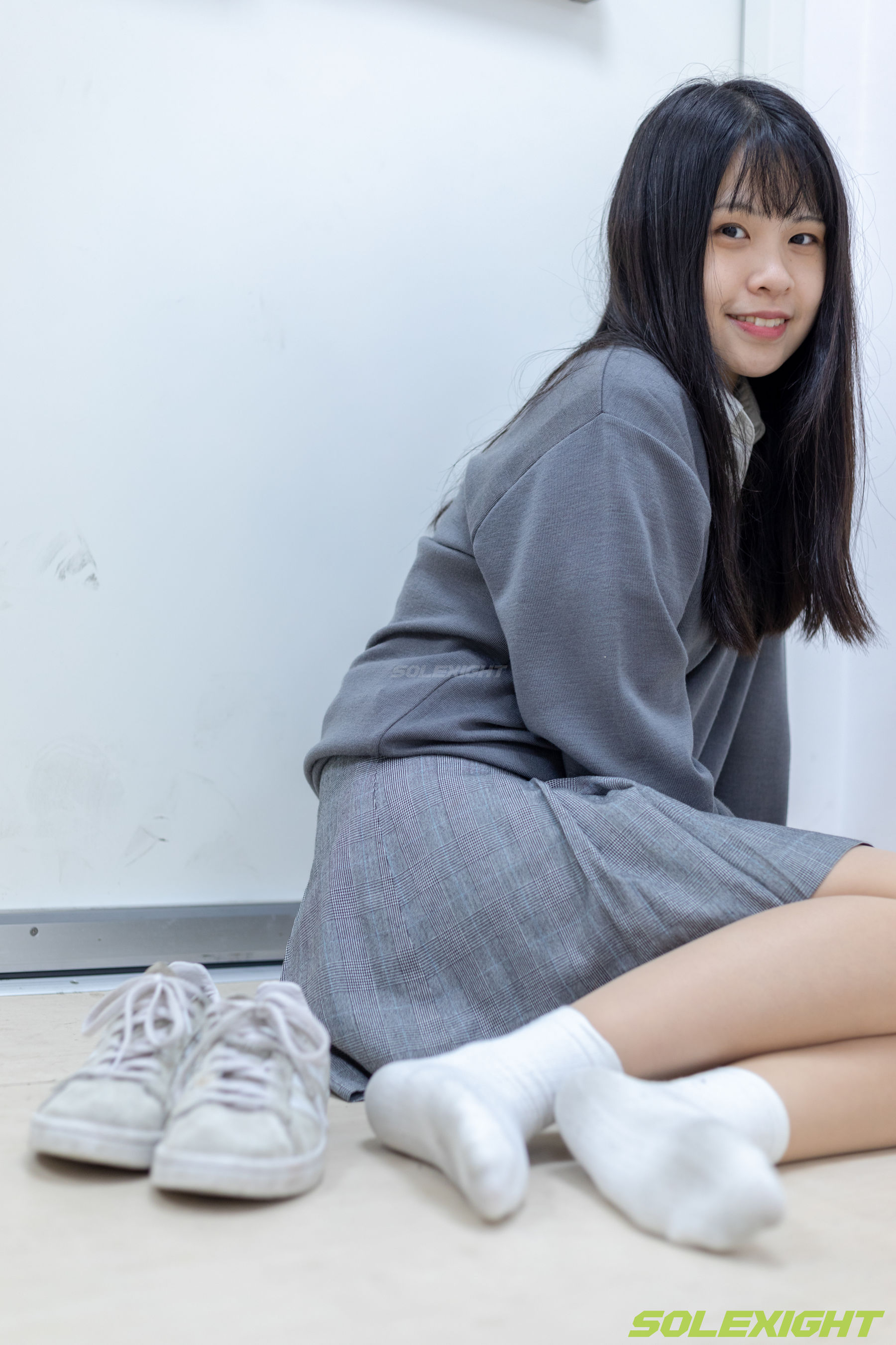 台湾solexight足控福利 - Dora 脏臭白袜 丝袜 臭鞋/(90P)