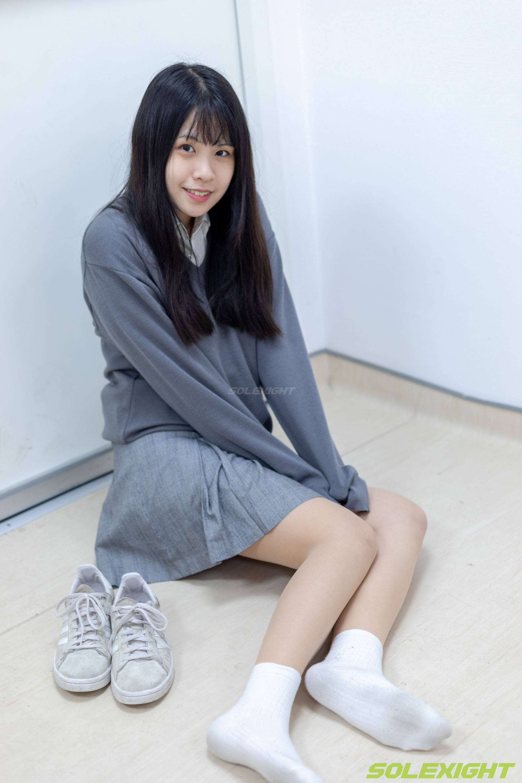 台湾solexight足控福利 - Dora 脏臭白袜 丝袜 臭鞋/(90P)