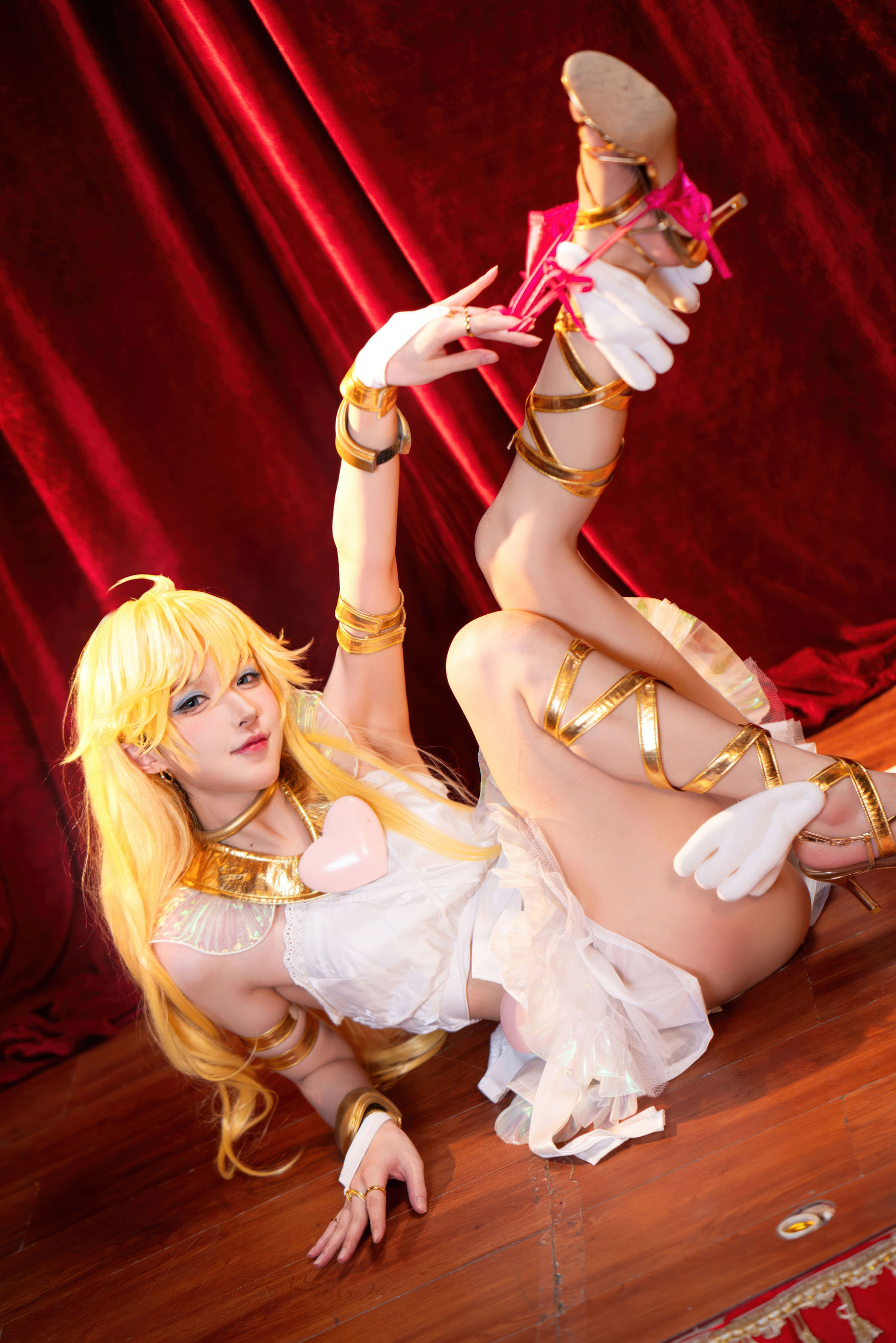 动漫博主 阿包也是兔娘&苏苏苏Sofia - 吊带袜天使/(33P)