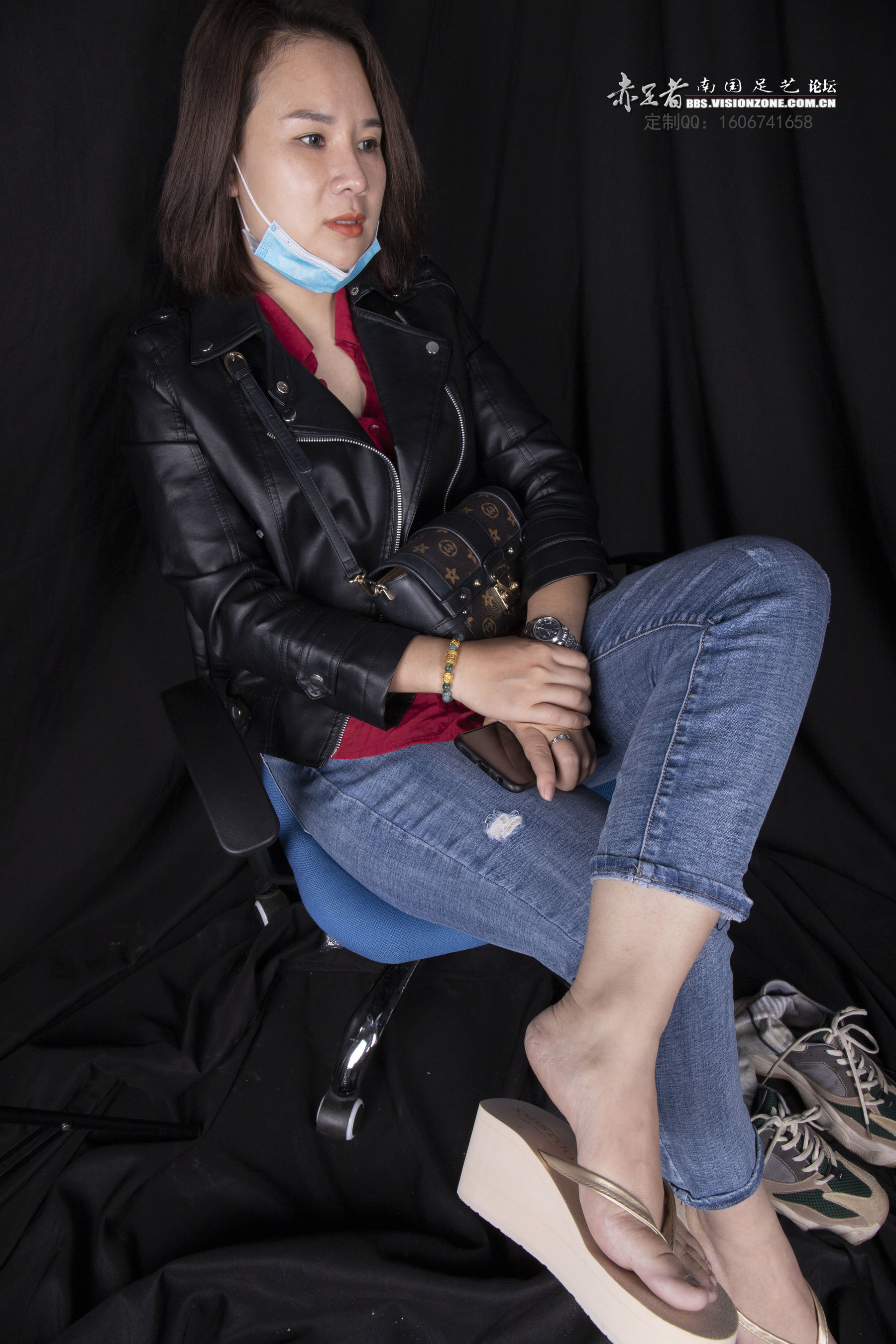 南国足艺 - 新模特熟女红姐性感美脚，玩鞋诱惑，超清晰的细节/(80P)