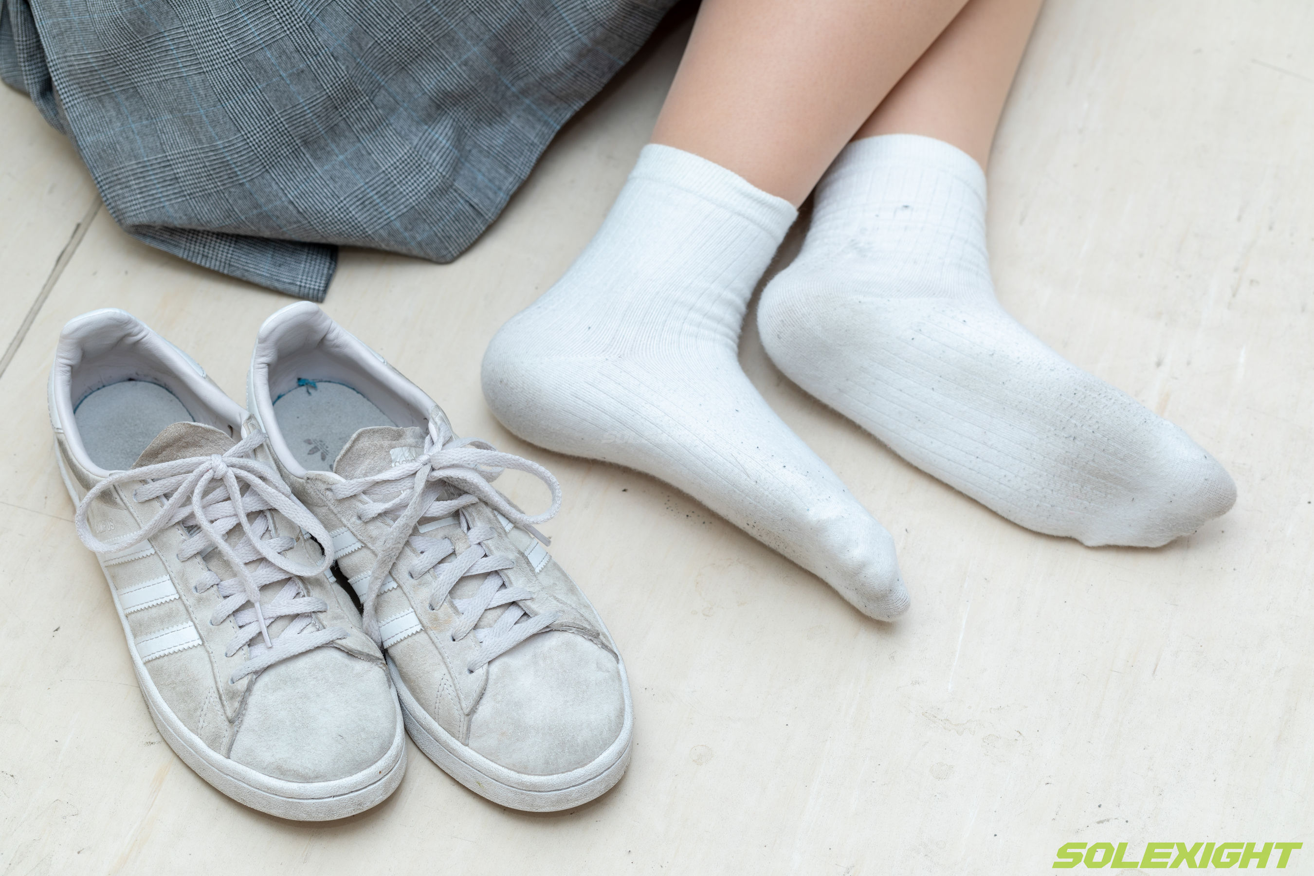 台湾solexight足控福利 - Dora 脏臭白袜 丝袜 臭鞋/(90P)