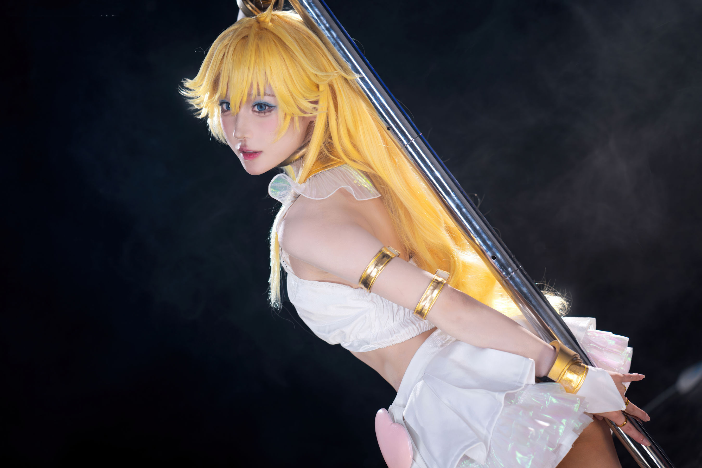 动漫博主 阿包也是兔娘&苏苏苏Sofia - 吊带袜天使/(33P)