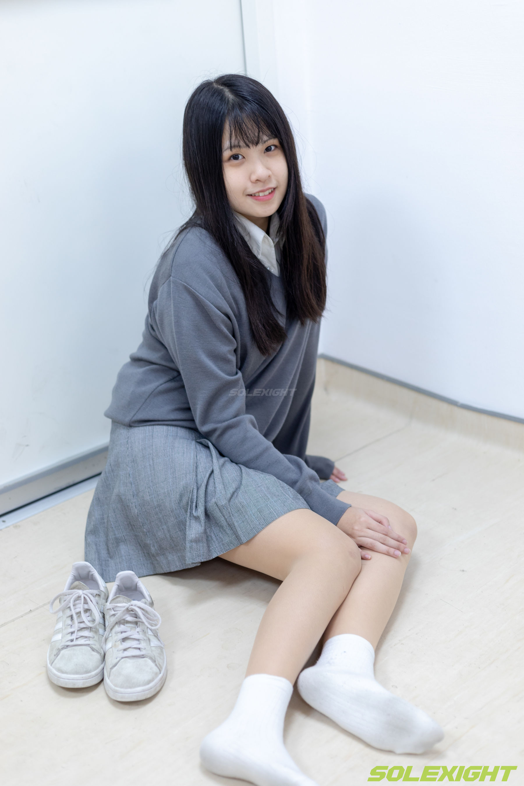 台湾solexight足控福利 - Dora 脏臭白袜 丝袜 臭鞋/(90P)