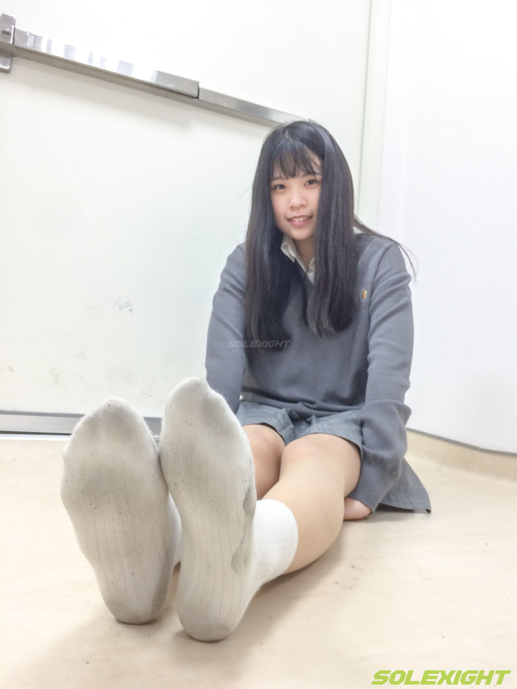 台湾solexight足控福利 - Dora 脏臭白袜 丝袜 臭鞋/(90P)