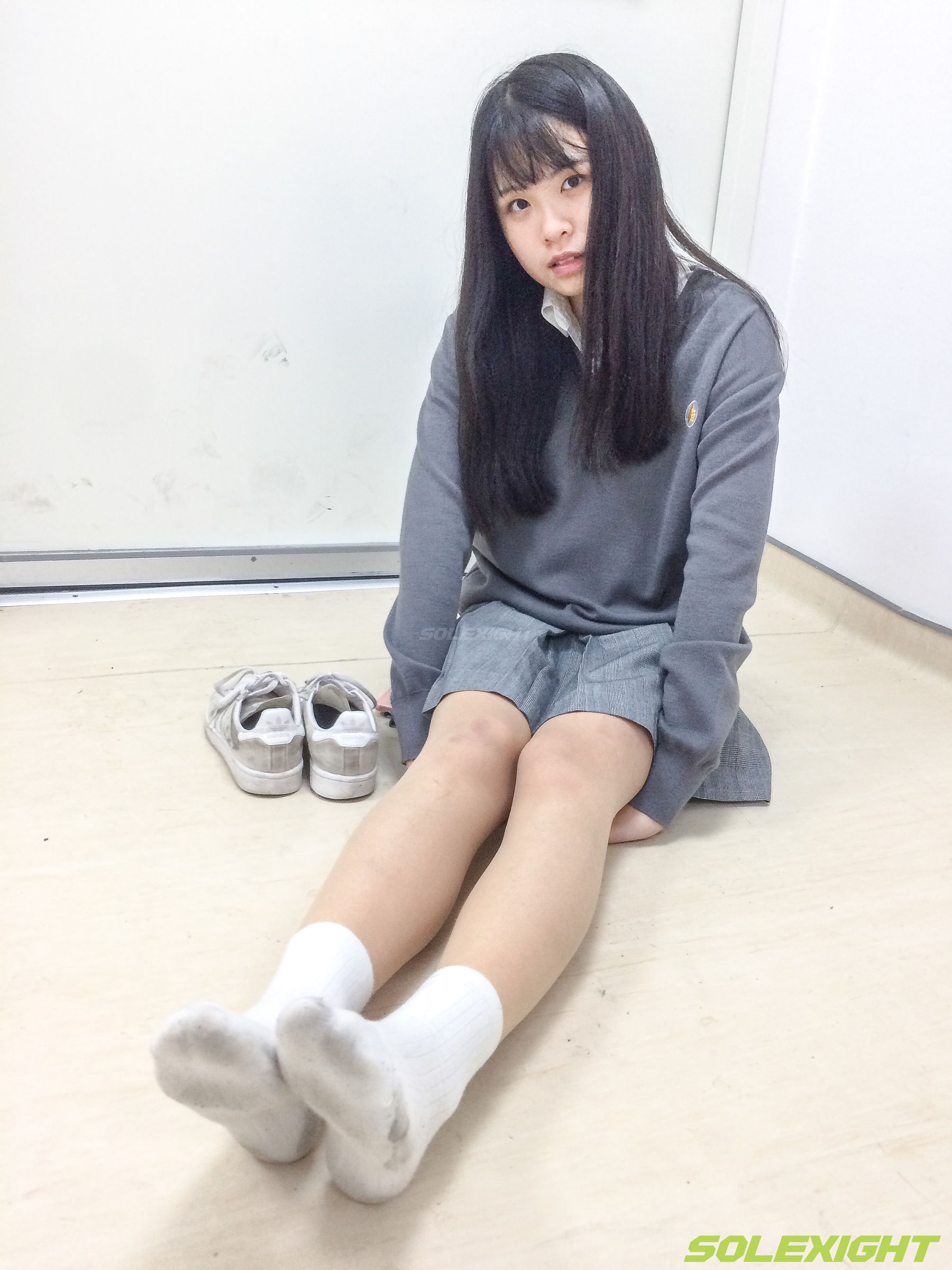 台湾solexight足控福利 - Dora 脏臭白袜 丝袜 臭鞋/(90P)