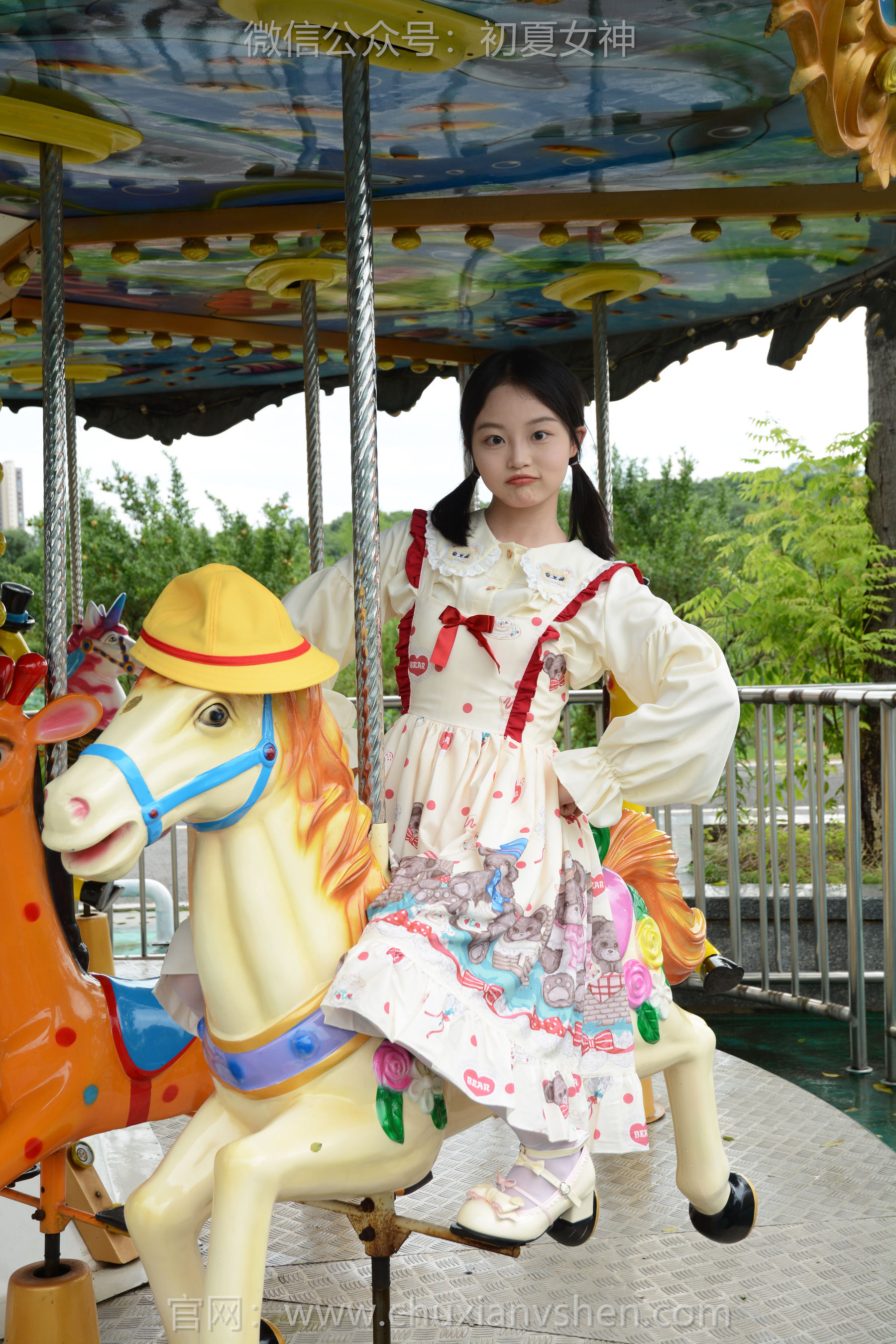 初夏女神 No.269 双双 逛游乐场/(140P)