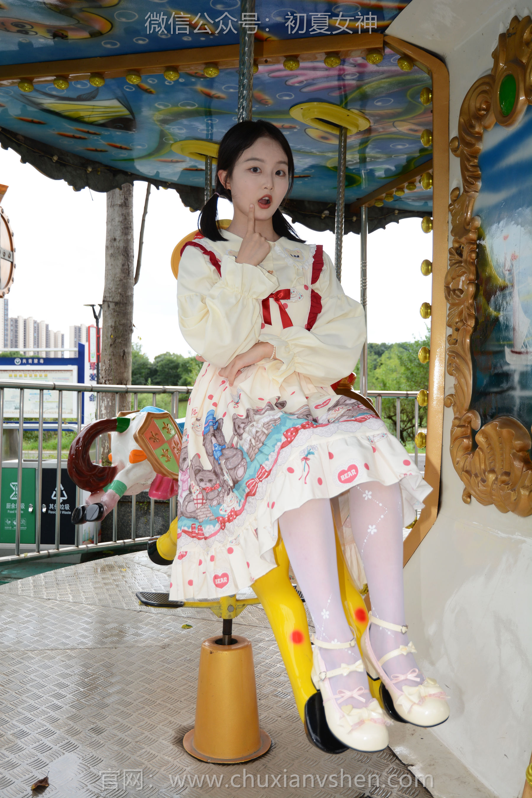 初夏女神 No.269 双双 逛游乐场/(140P)