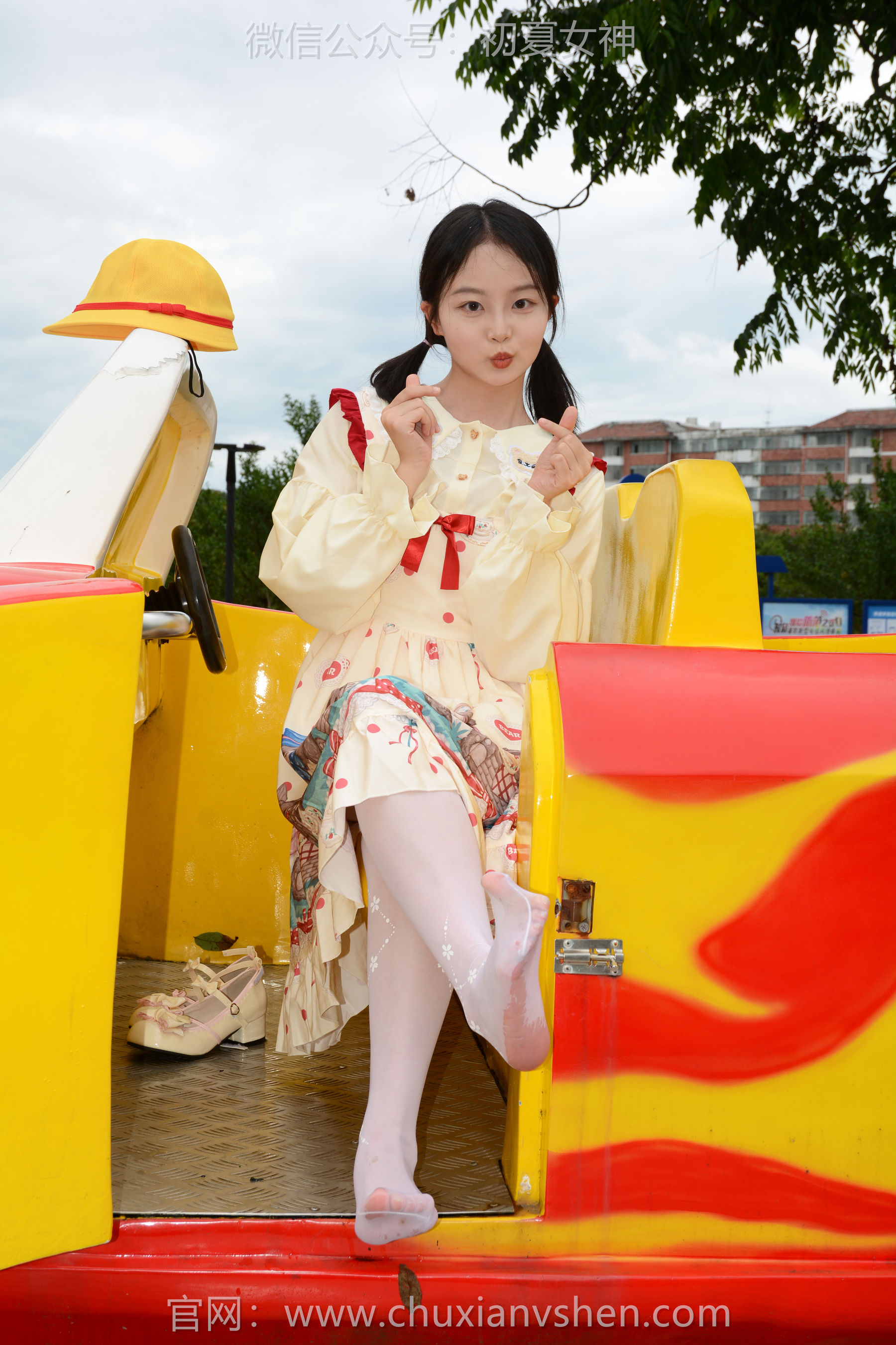 初夏女神 No.269 双双 逛游乐场/(140P)