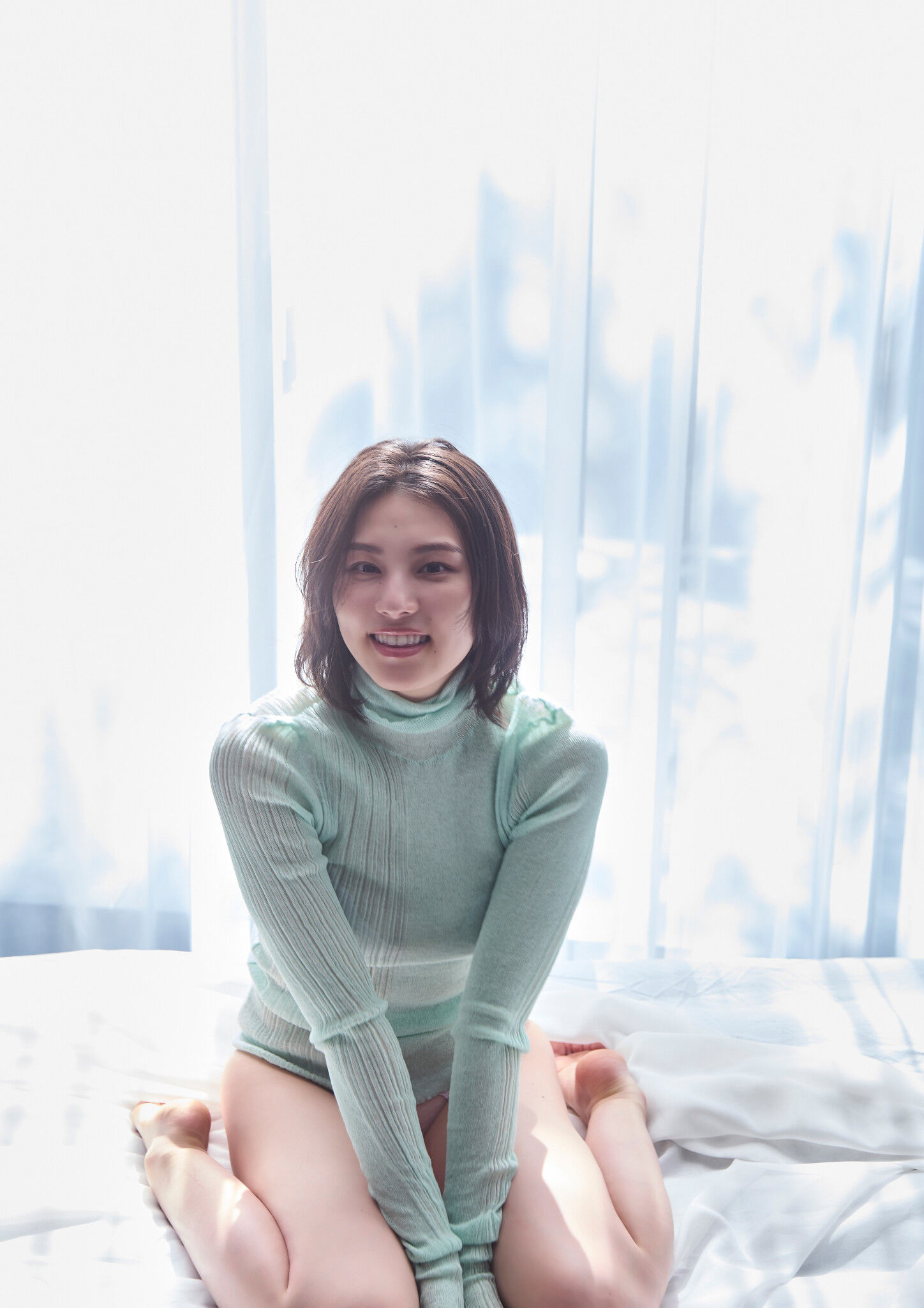 相楽伊織 - 背中から抱きしめて/(51P)