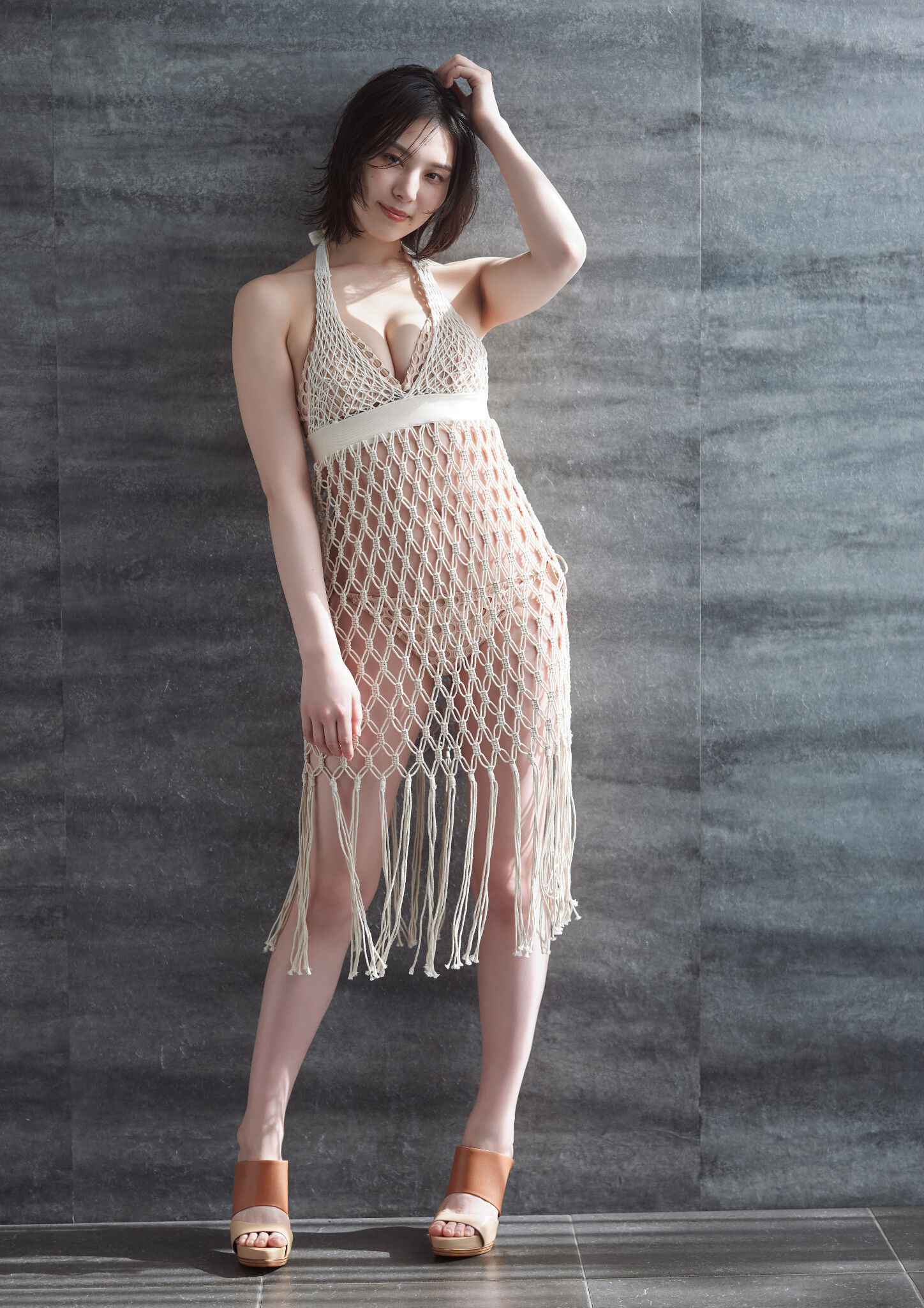 相楽伊織 - 背中から抱きしめて/(51P)