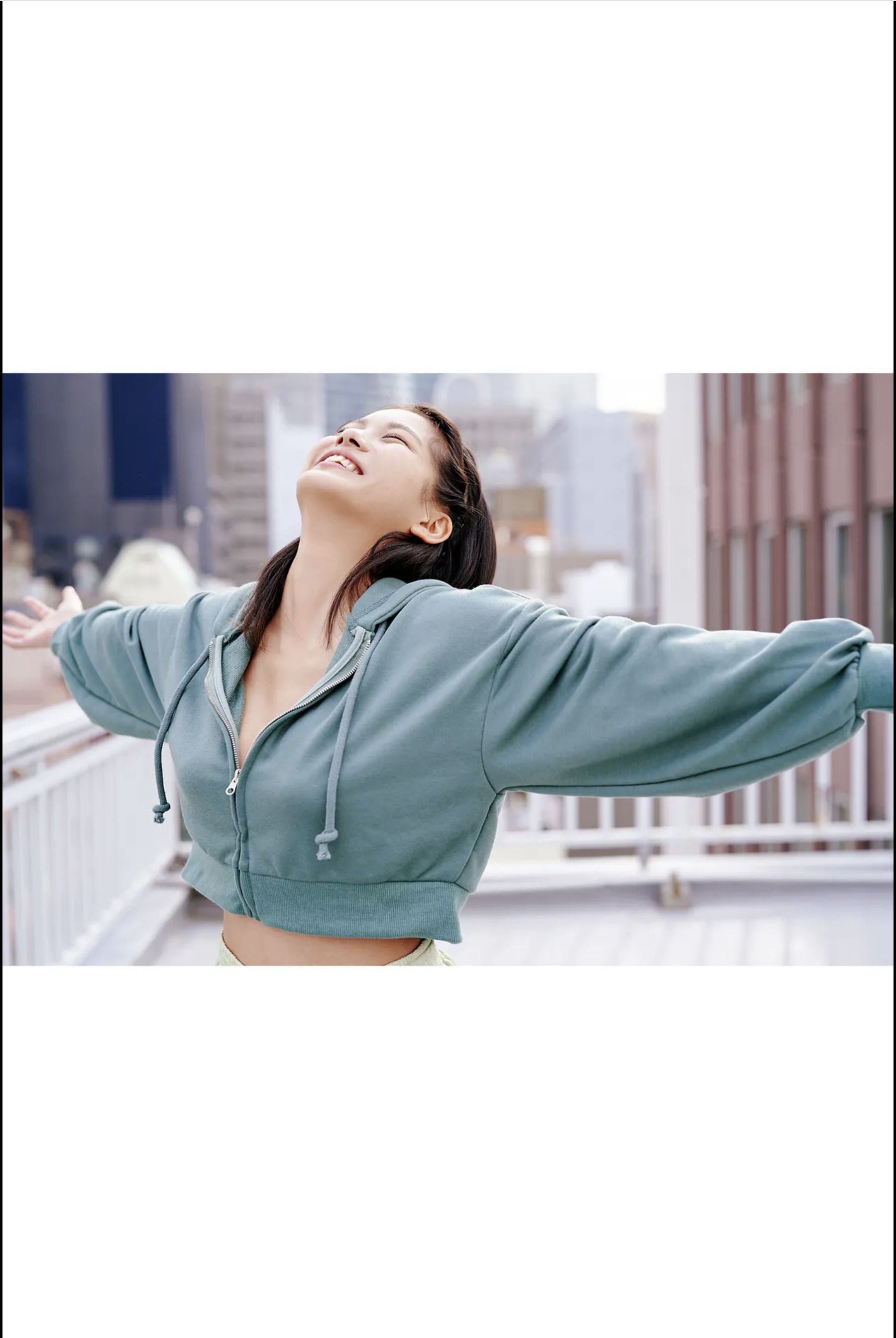 朝日ななみ - 22歳の純真ビキニ/(64P)