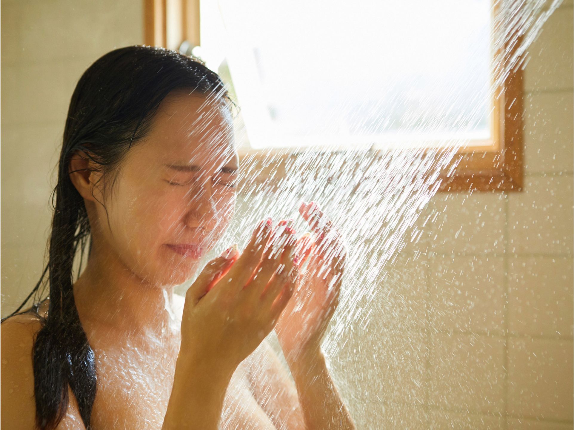 戌丸凛々子 - 現役大手広告代理店OLのグラマラスBODY vol.2/(63P)