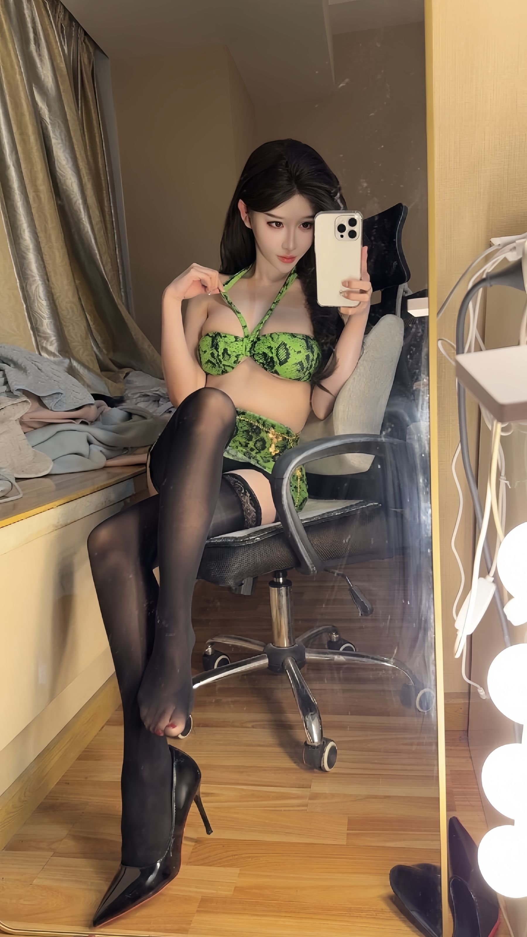 无欲无求的推土君 - 青色蛇纹/(40P)